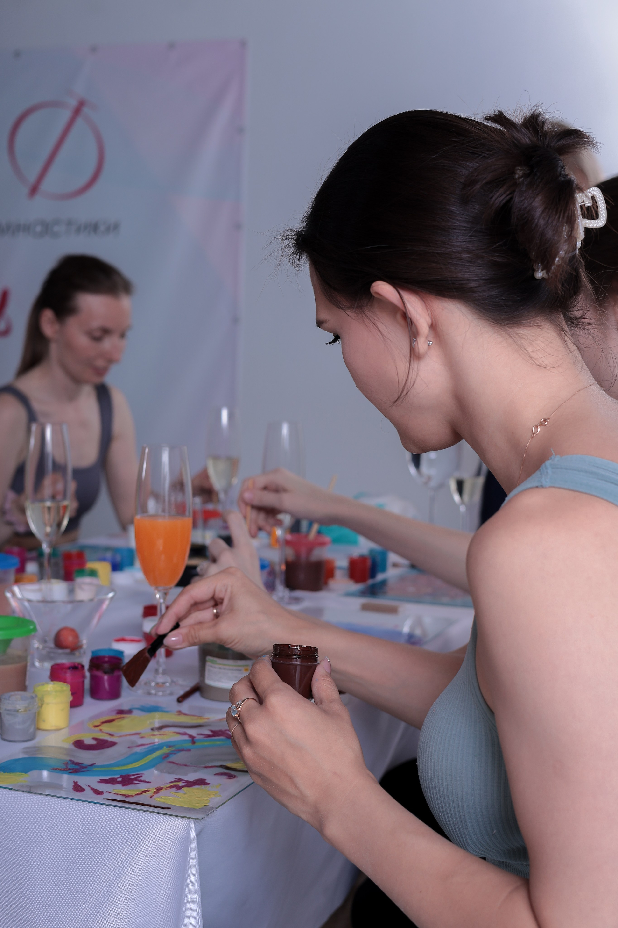 Арт-терапия + аэройога. Фотограф Надршина Лилия