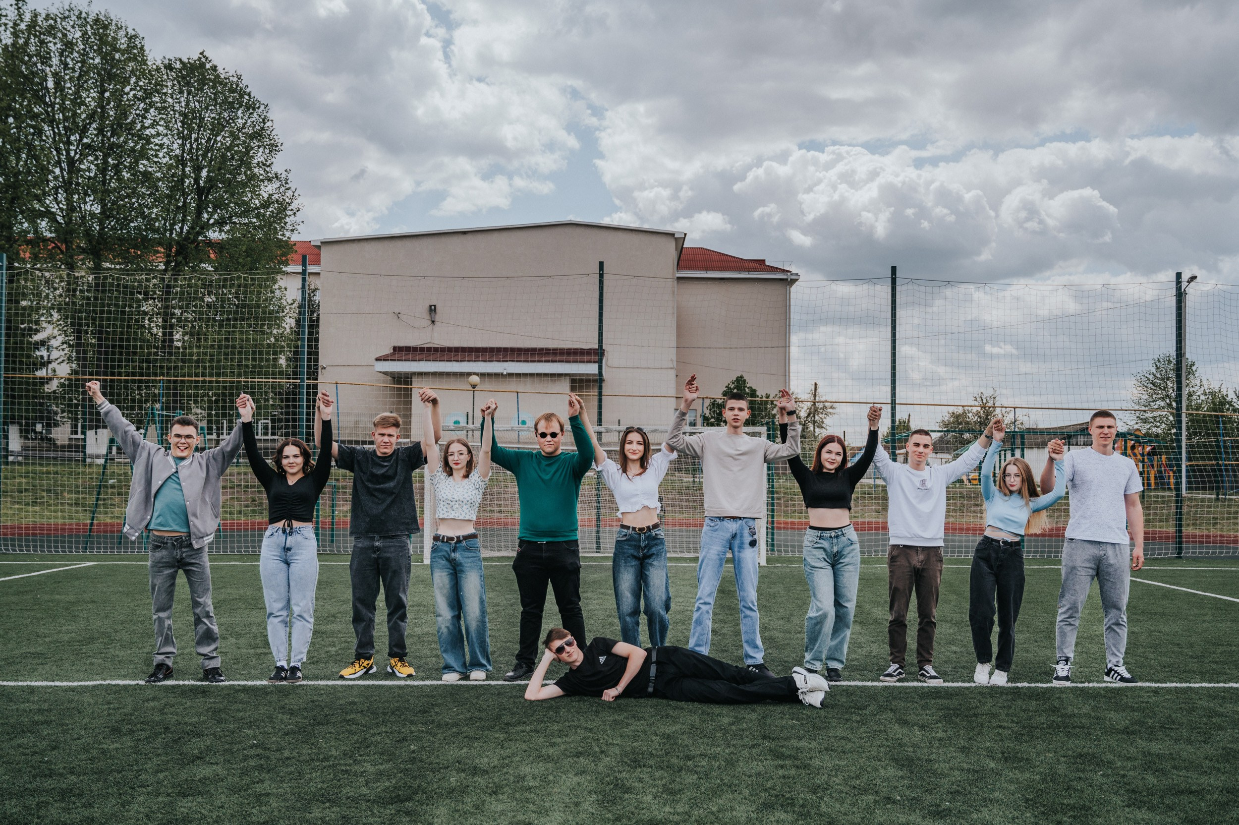 Спортплощадка. Выпускные альбомы и Школьный фотограф в Алексеевке, Бирюче, Красном