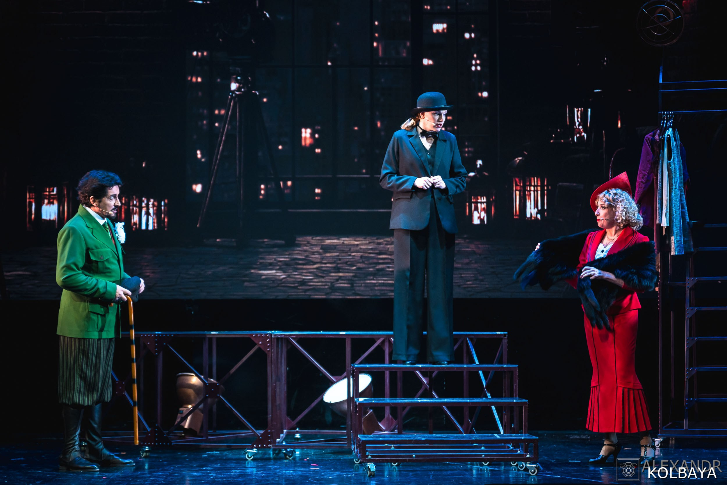 Фотографии со спектакля «Привет, я тетя Чарли». Концертный и театральный репортажный фотограф в Москве Александр Колбая