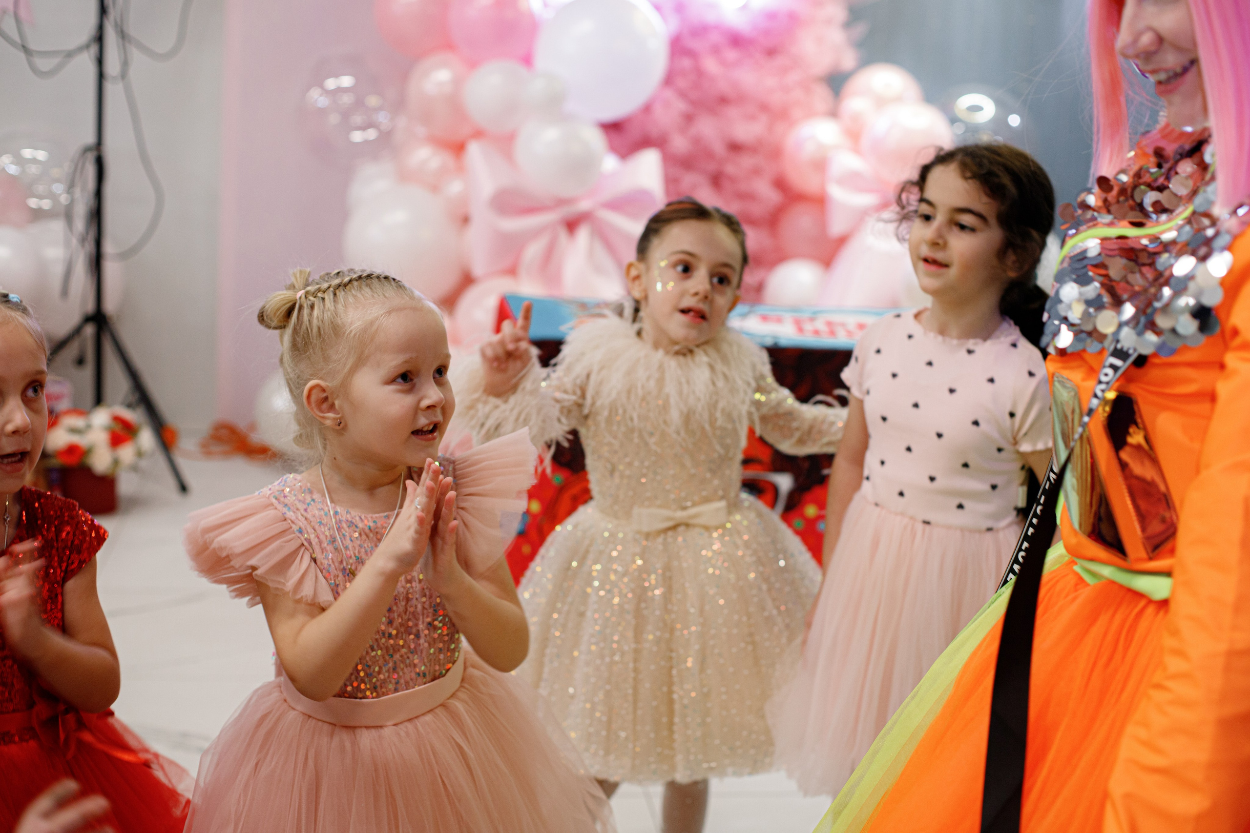 ASIA'S BIRTHDAY PARTY. Photokarish