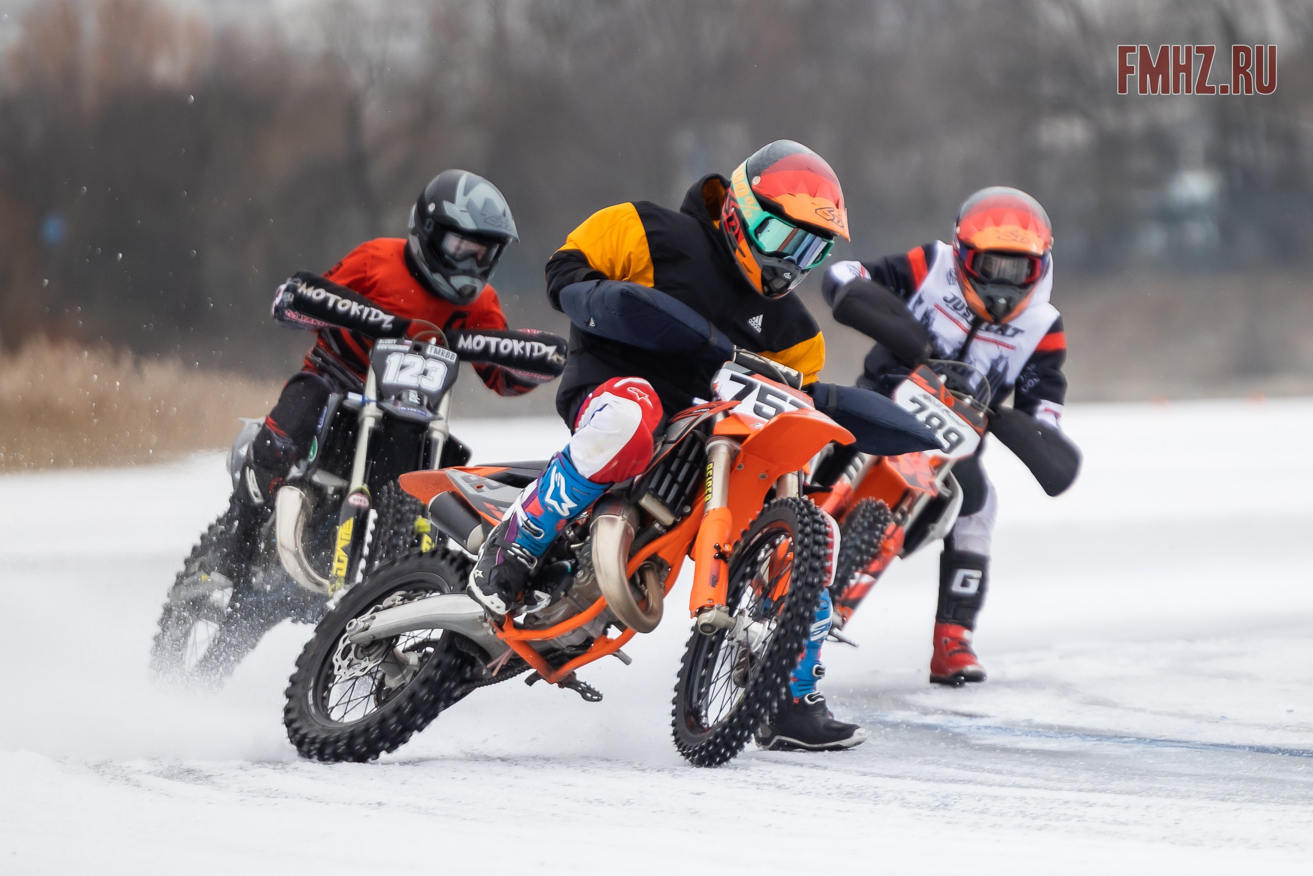 Первый этап Кубка МФР по мотокроссу на льду Большого Крылатского пруда в Москве. 8 февраля 2025 г. Фотограф Владимир Охрименко