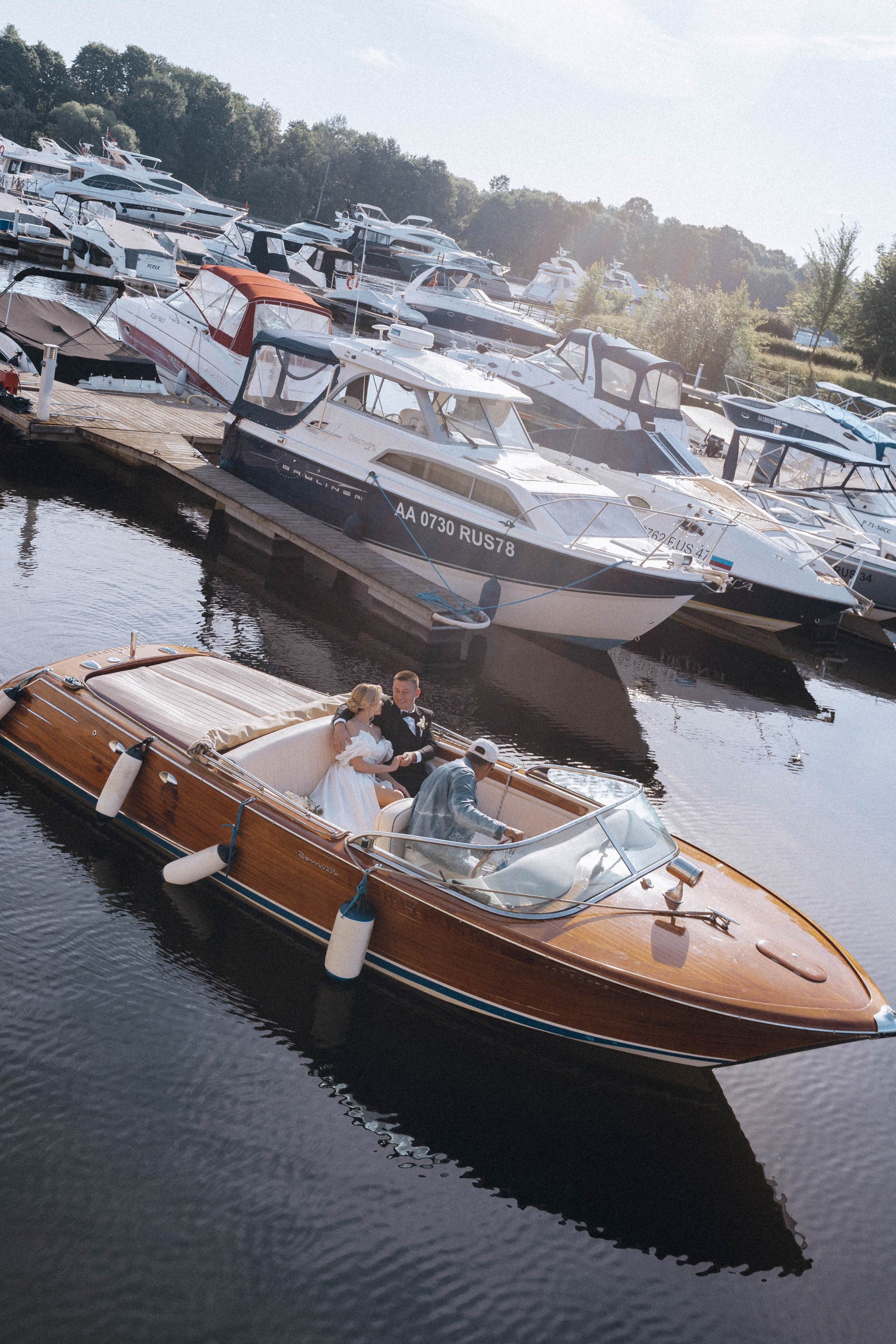 СВАДЕНБНАЯ СЬЕМКА НА КАТЕРЕ ПО КАНАЛАМ САНКТ-ПЕТЕРБУРГА И В АКВАТОРИИ НЕВЫ. Профессиональный фотограф, Санкт-Петербург — Виктория Богомолова