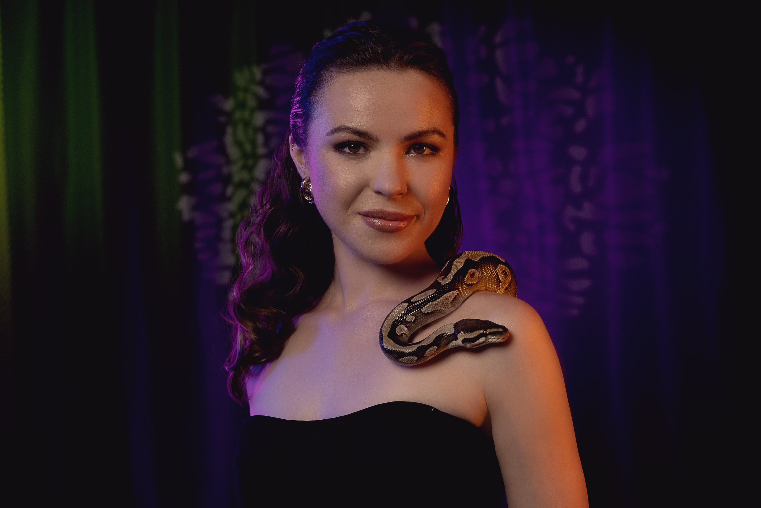 Виктория. Фотосессия в студии со змеей. Портретный фотограф Панферова Регина г. Санкт-Петербург, г. Казань