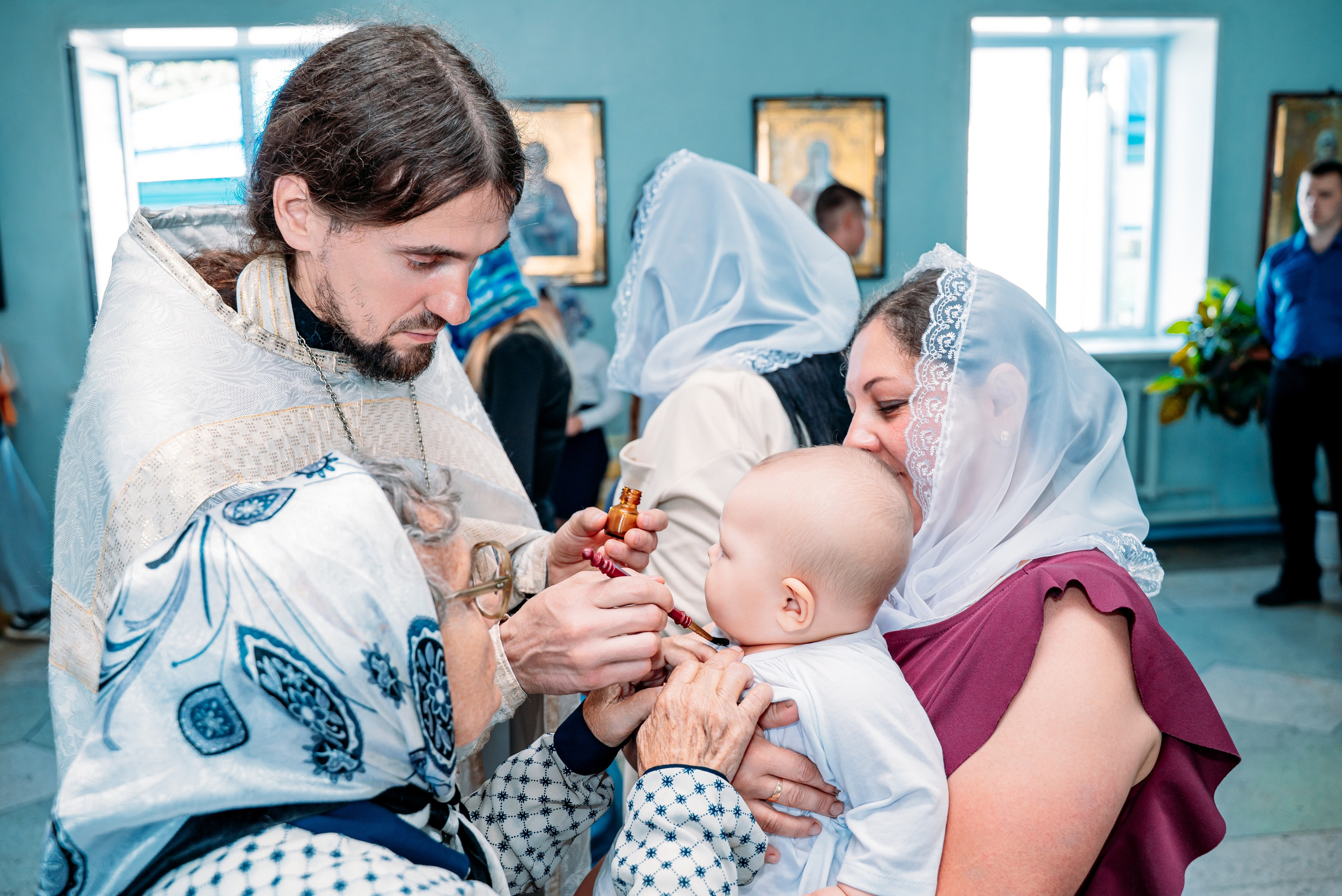 Таинство крещения. Фотограф Алёна Царькова. Киселевск