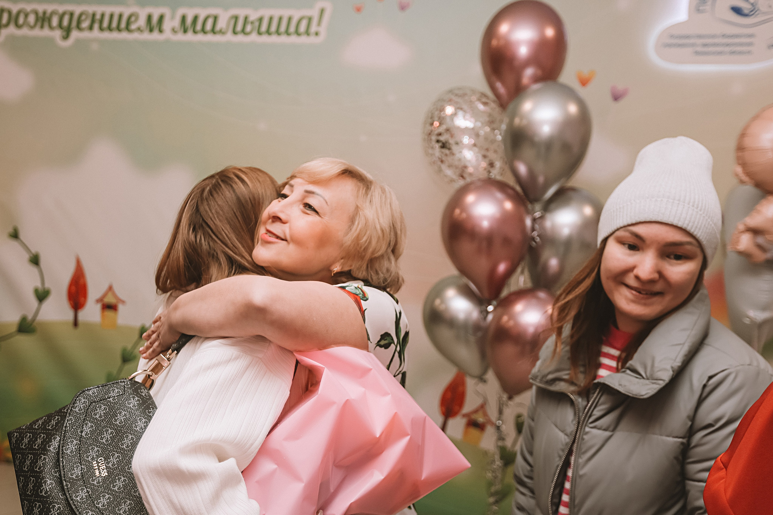 Выписка палата+внизу ПЦЭ. Семейный фотограф Тюмень, фотограф на роды Салмина Мария