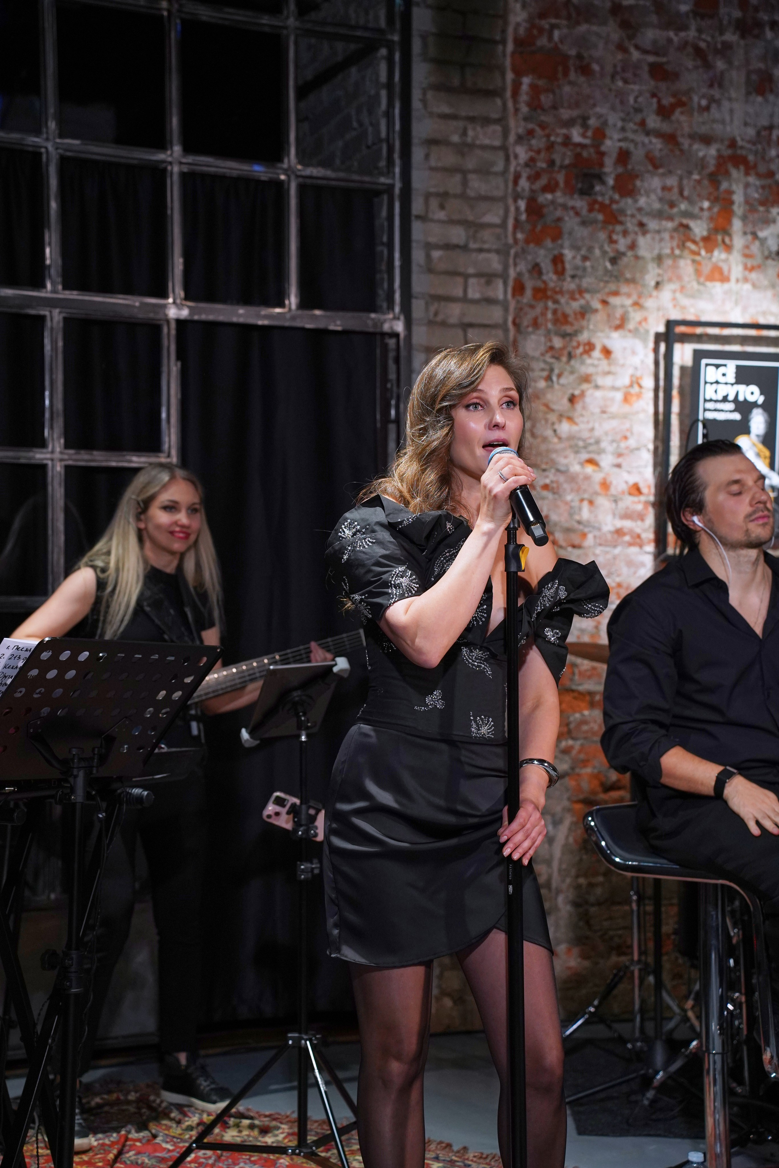 Концерт кавер группы. Фотограф