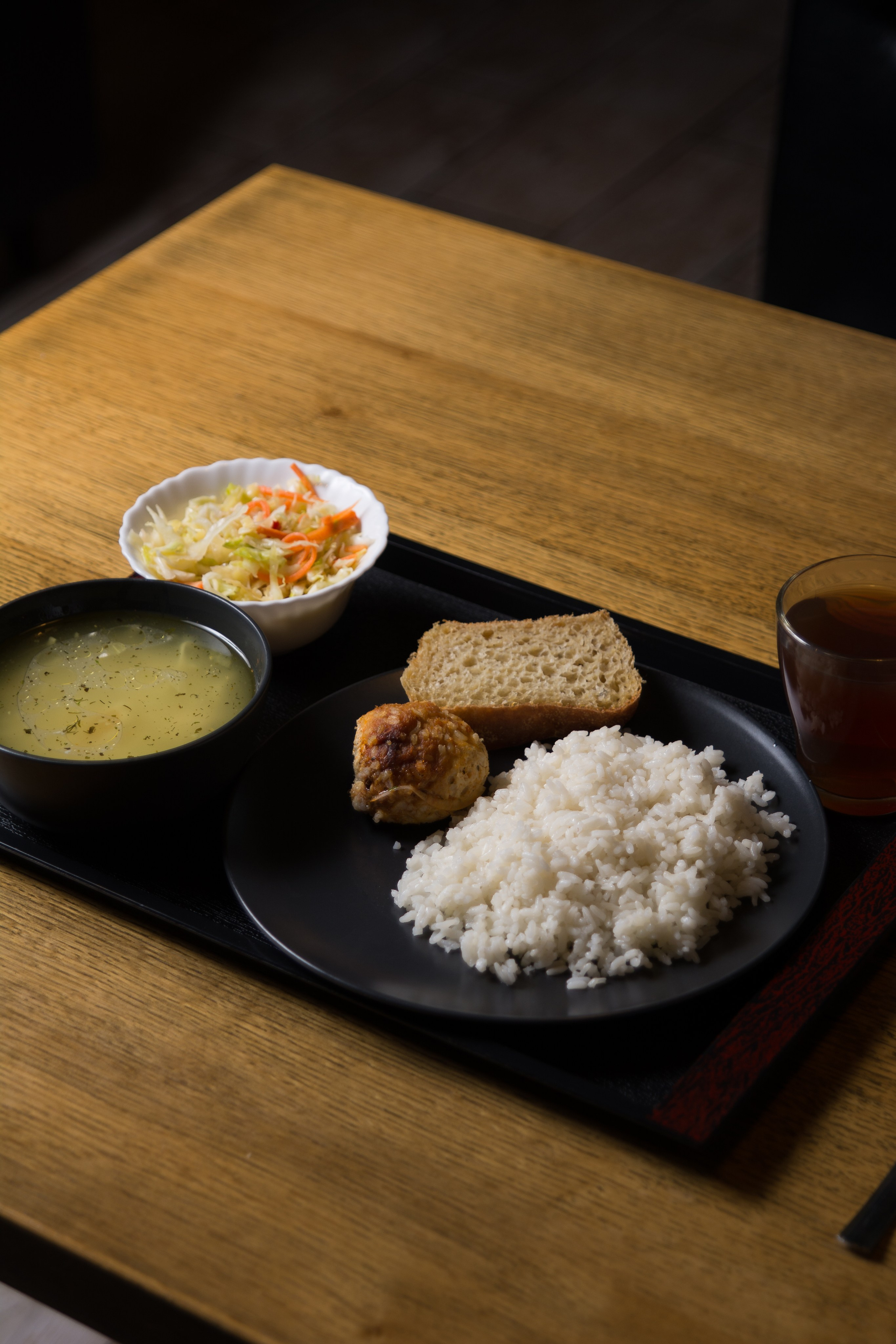 food фотограф Тимур Хабибуллин Уфа - комбо обед рис котлета суп капустный салат кусочек хлеба