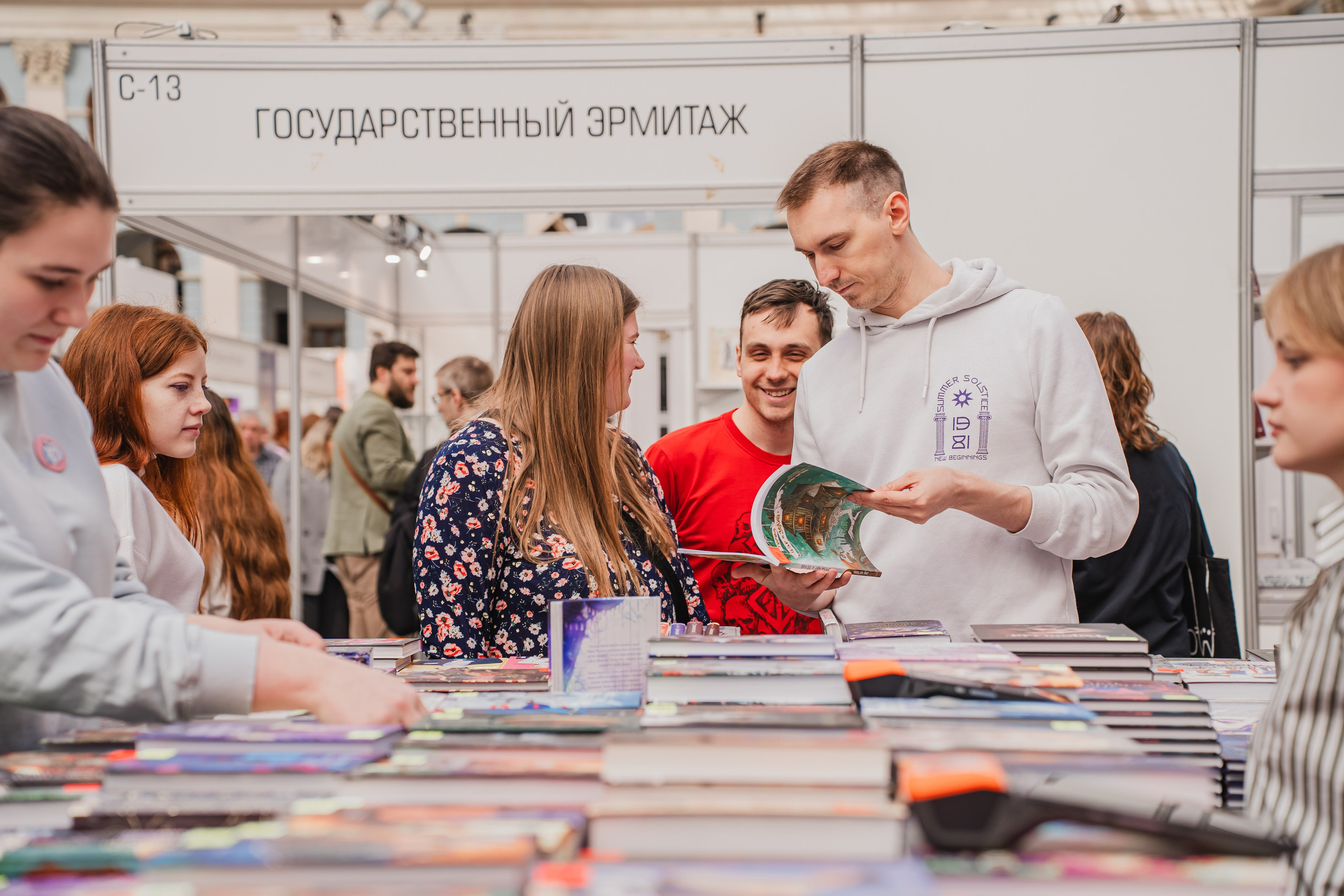 МИФ Non/fictio№ 2025 стенды. Репортажный фотограф Анастасия Рубцова