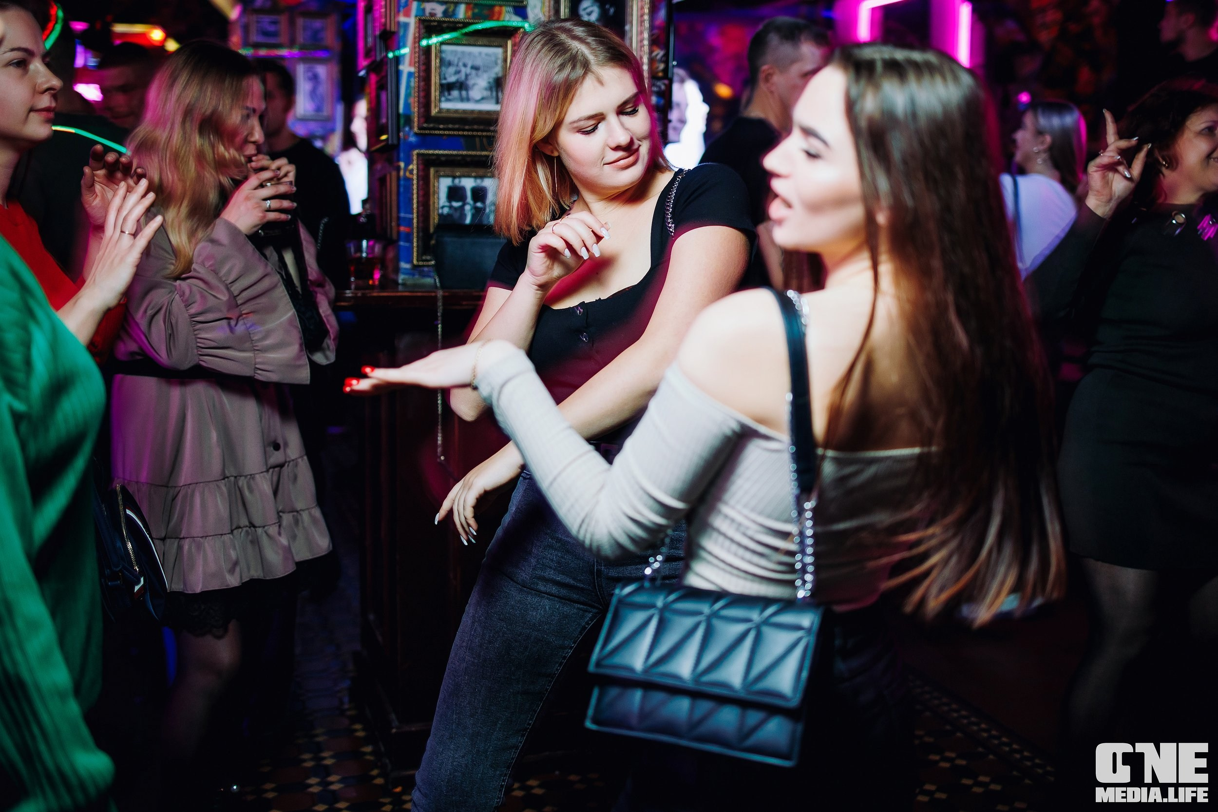Фоторепортаж из бара XxxX. One Media Life: фоторепортажи, фотоотчеты с мероприятий и заведений