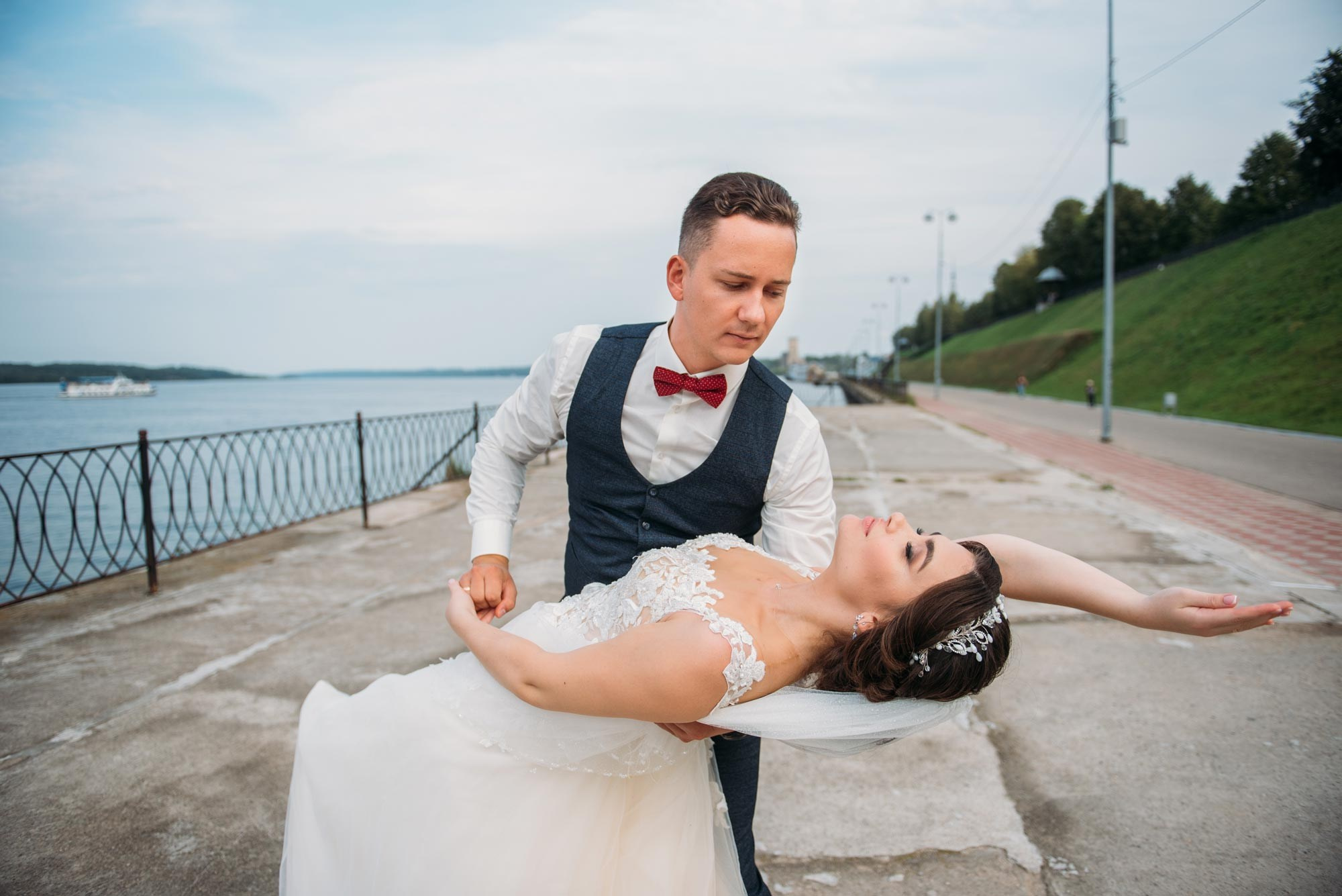 Свадебный фотограф в Иваново Александр Кондаков | Живые эмоции. Фотограф для маркетплейсов в Иваново | Съемки одежды и белья