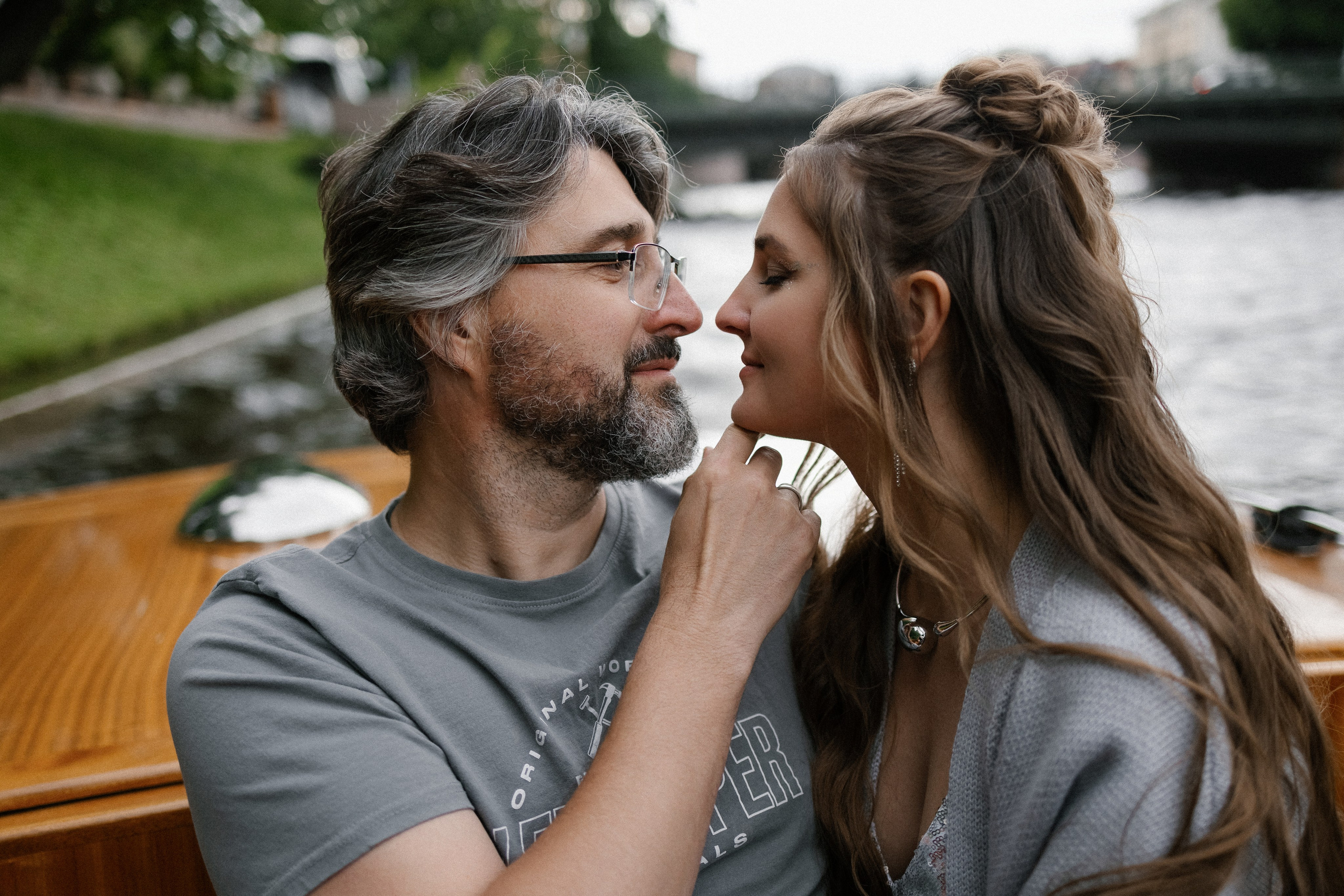 Прогулка на венецианском катере. Свадебный фотограф в Санкт-Петербурге Ксения Кобышева