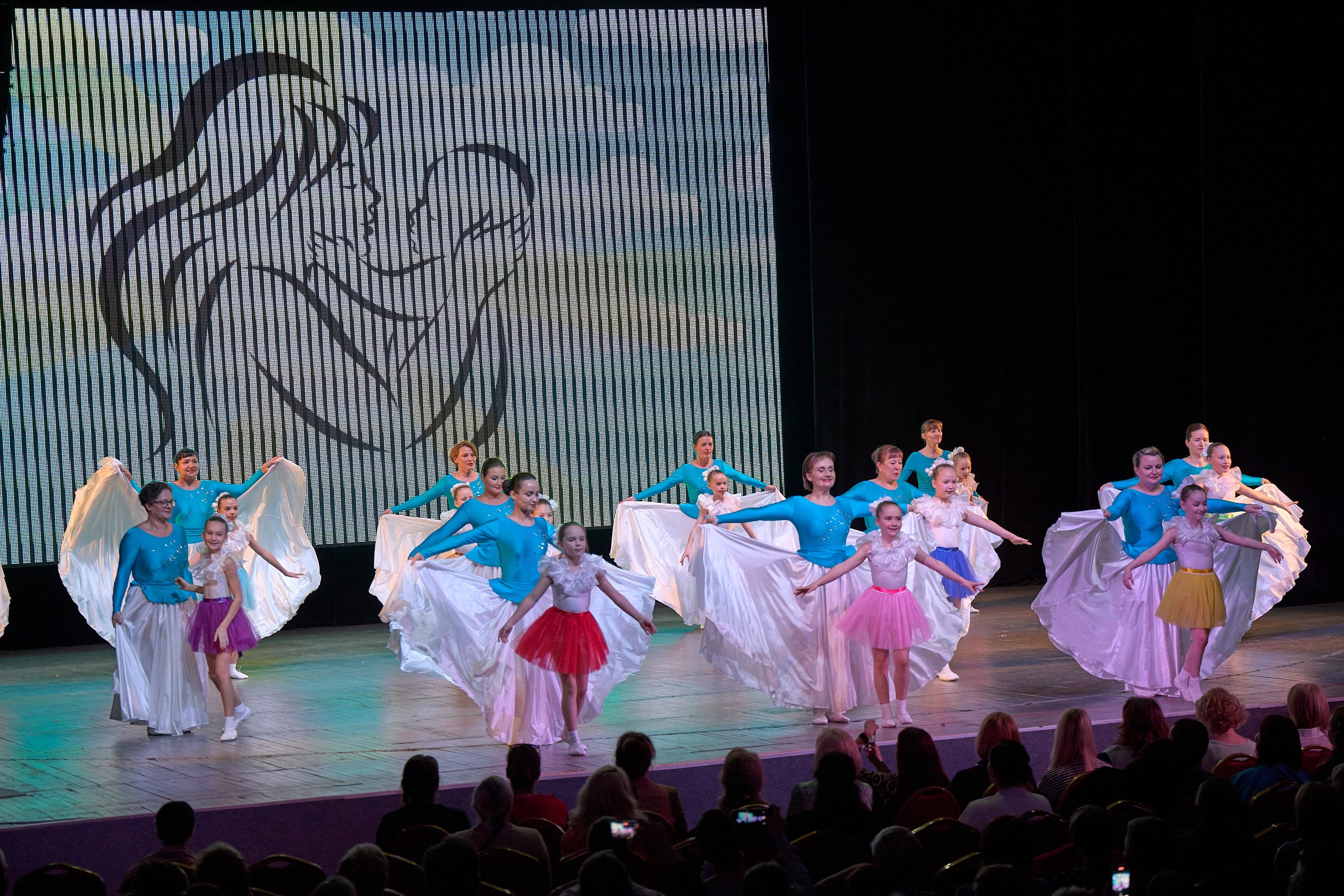 60-летие Ансамбля «РОВЕСНИКИ» Ижевск. 25.04.2024. Спортивный репортажный фотограф в Ижевске Сергей Мерзляков
