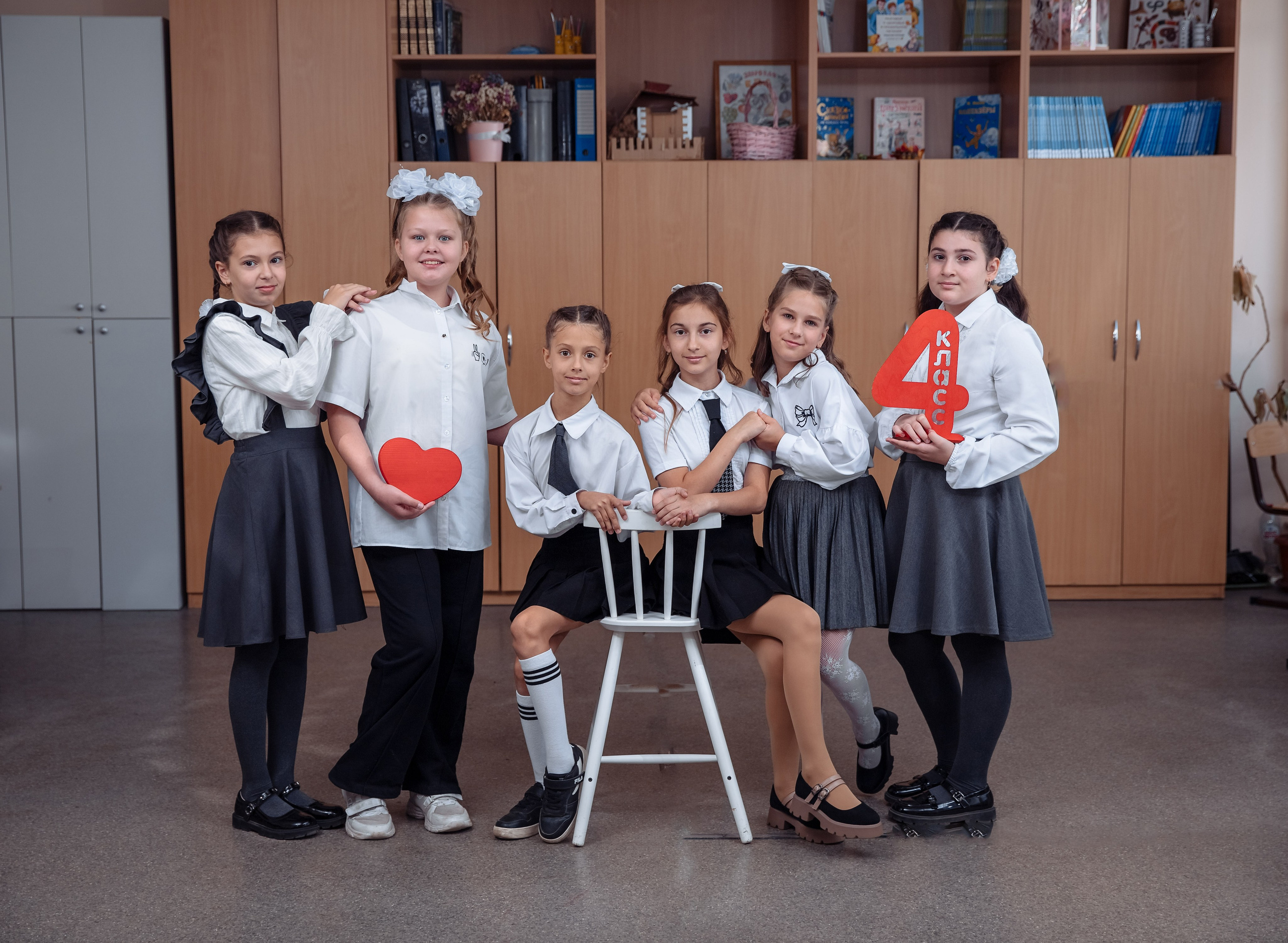 Начальные классы. Выпускные школьные фото­альбомы для школ и детских садов в Волгограде и Волжском