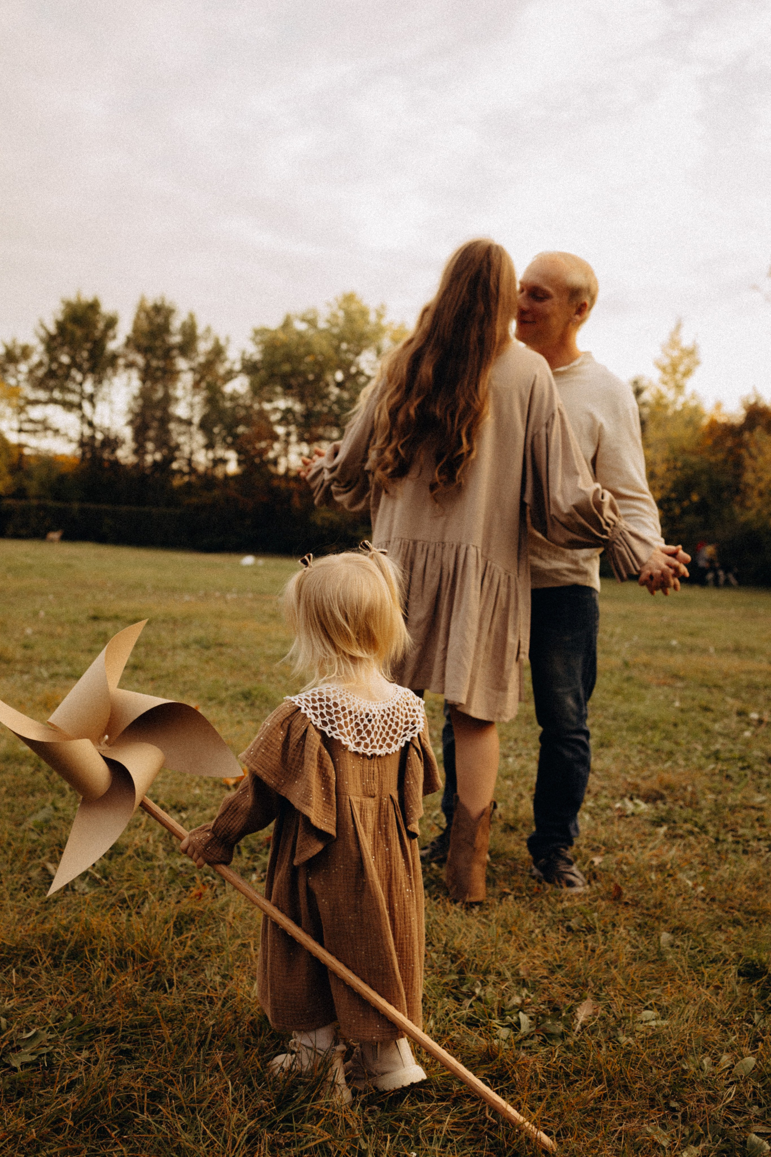 В поисках осенних сокровищ. Lifestyle семейный и детский фотограф в Омске Иванова Екатерина