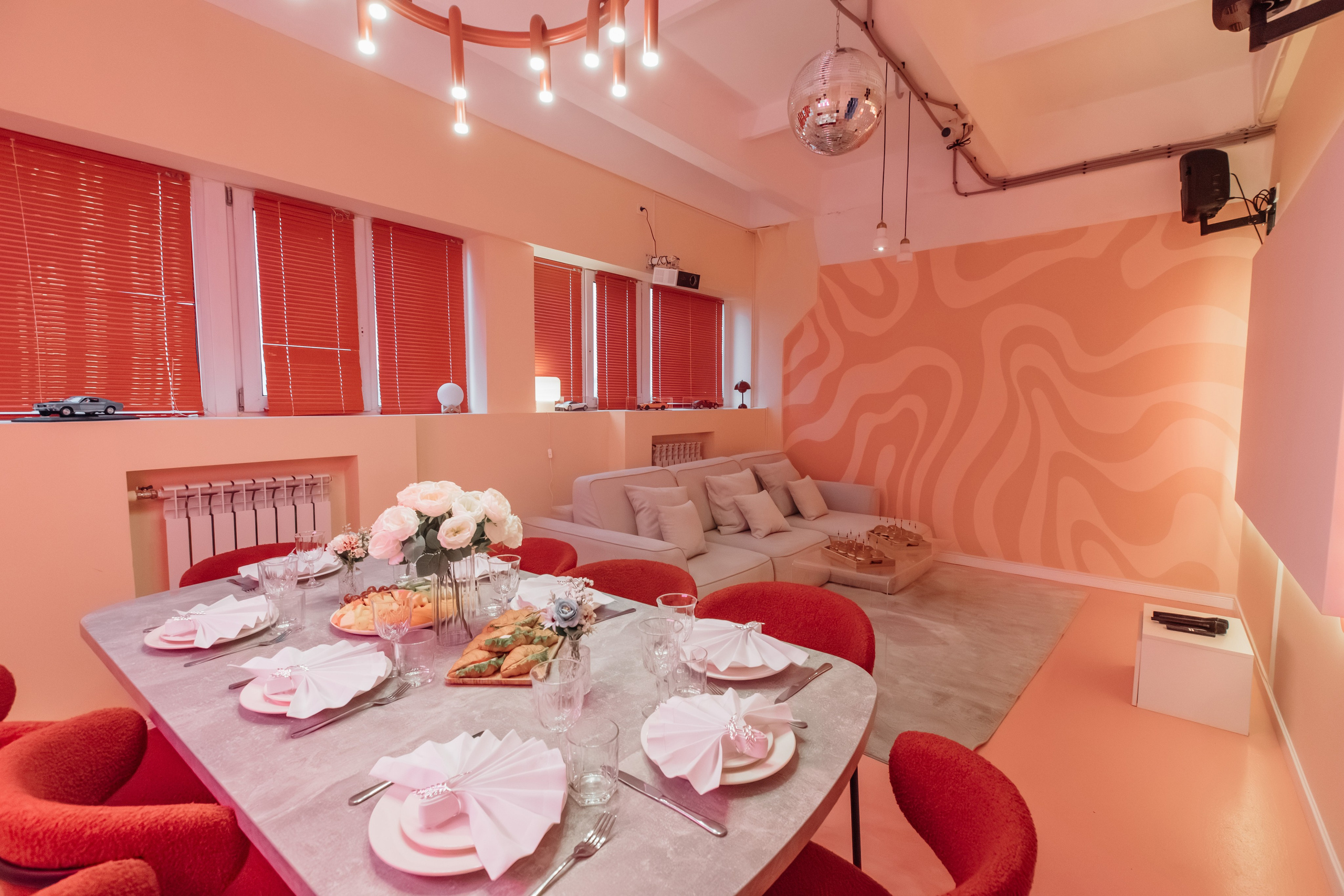 Гран Туризмо. Аренда лофта в СПб для мероприятий