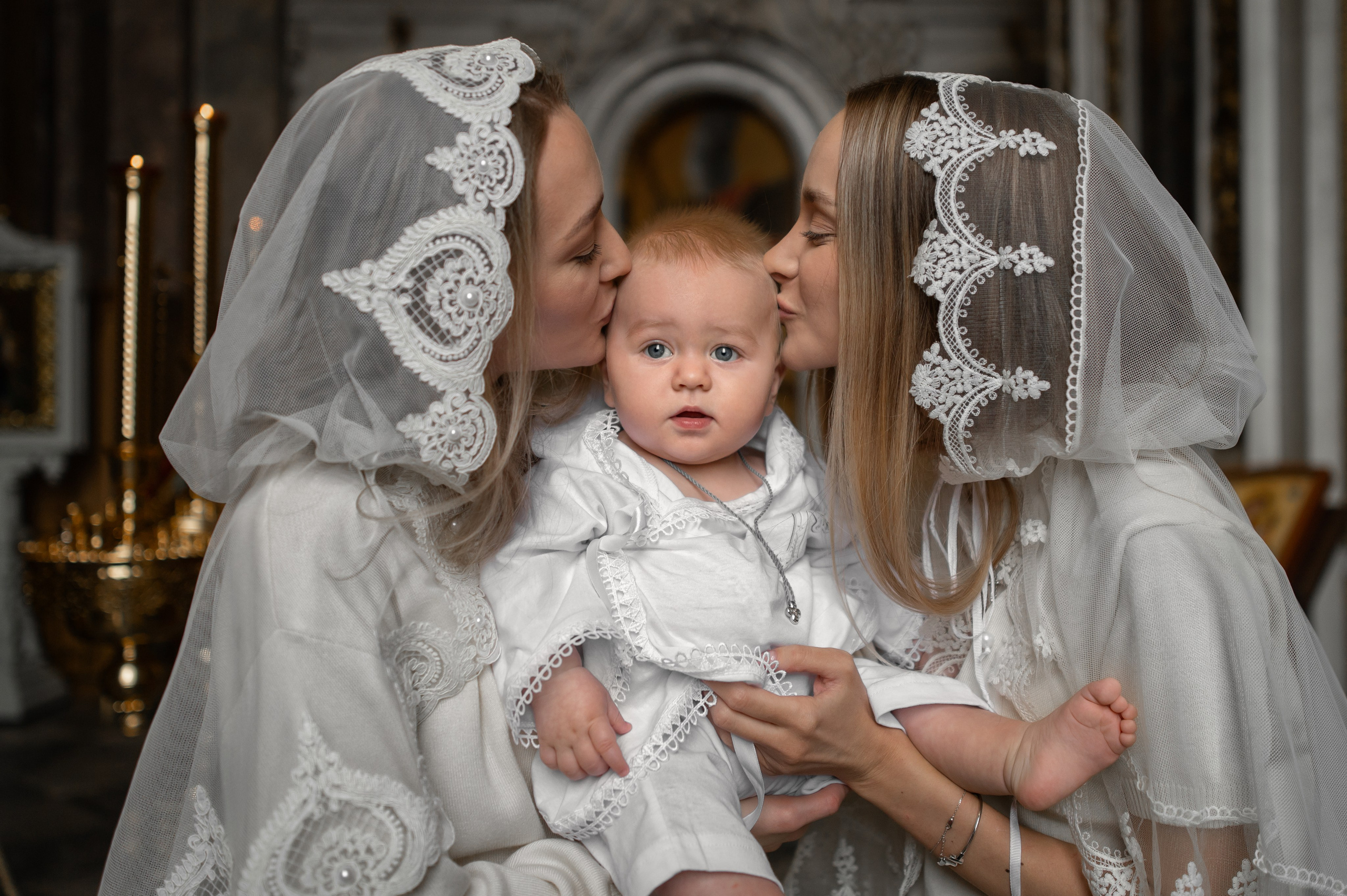 Таинство крещения в Исаакиевском соборе. Фотограф на крещение и венчание, семейный фотограф в Санкт-Петербурге