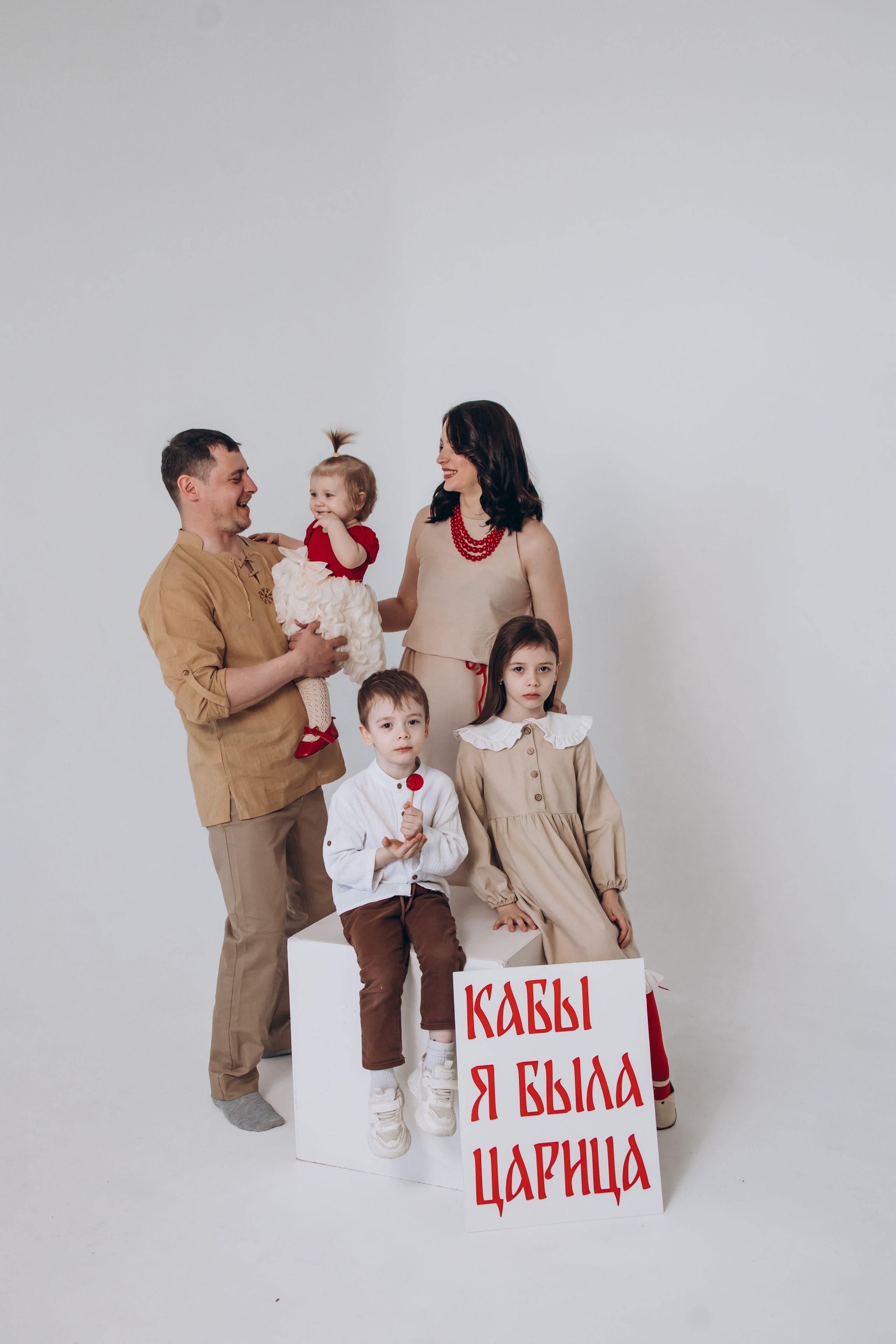 Анечке годик. Семейный фотограф Нижневартовск Тюмень Ефимова Ирина