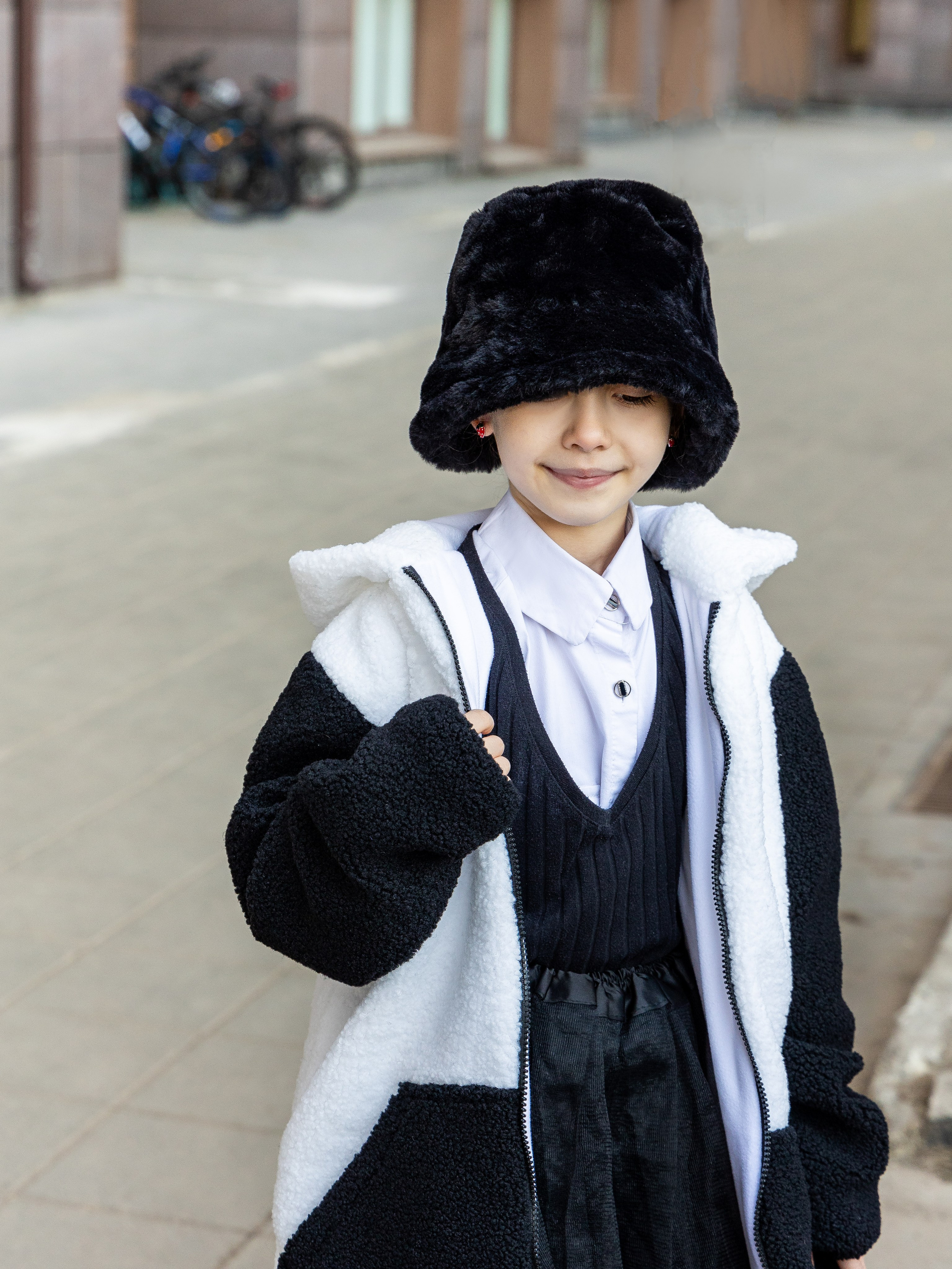 Меховая куртка для девочек. Фотограф для маркетплейсов, фотоуслуги в Жуковском Татьяна Марсуверских