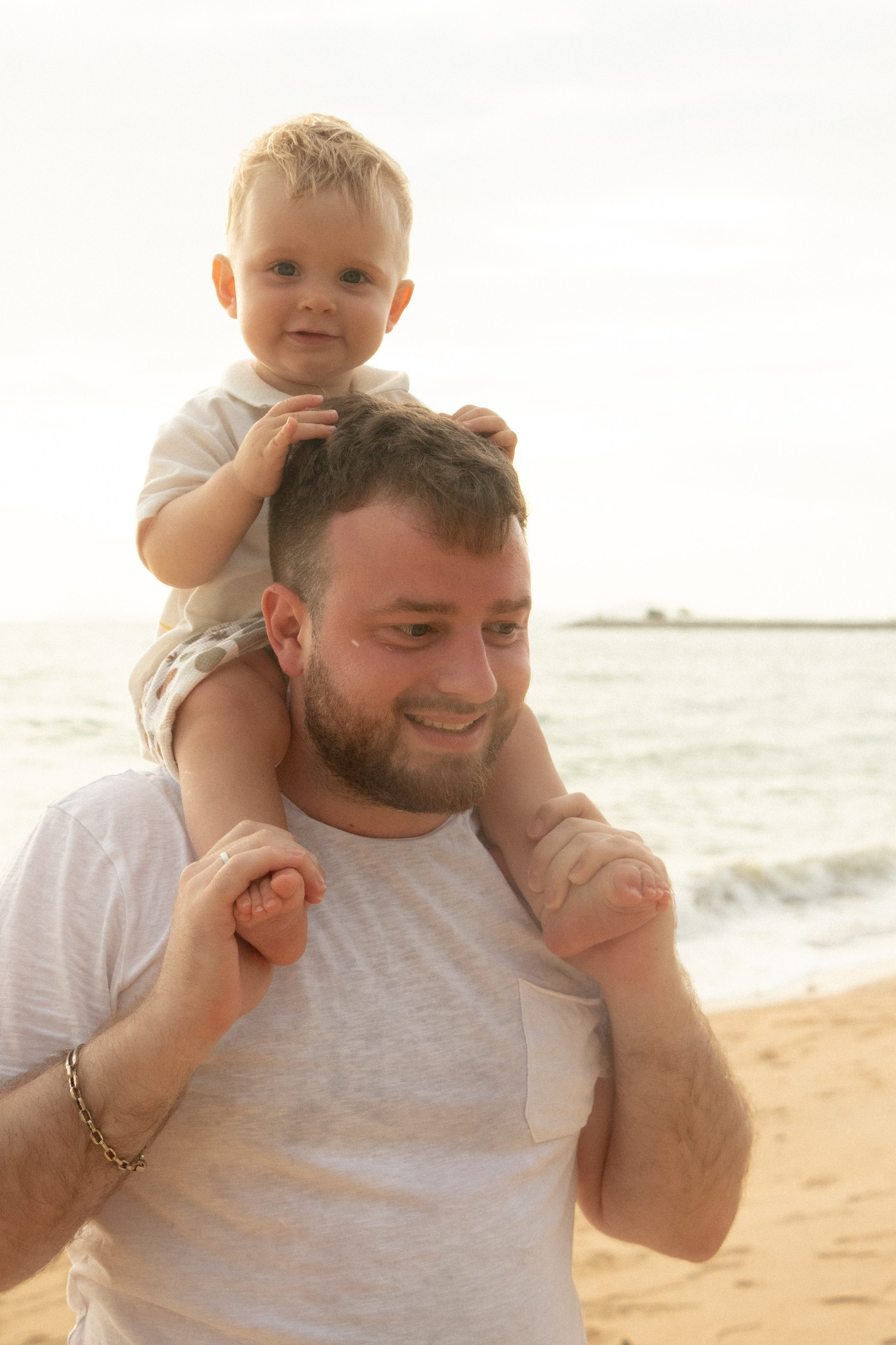 Alena’s family. Portrait photographer in Thailand