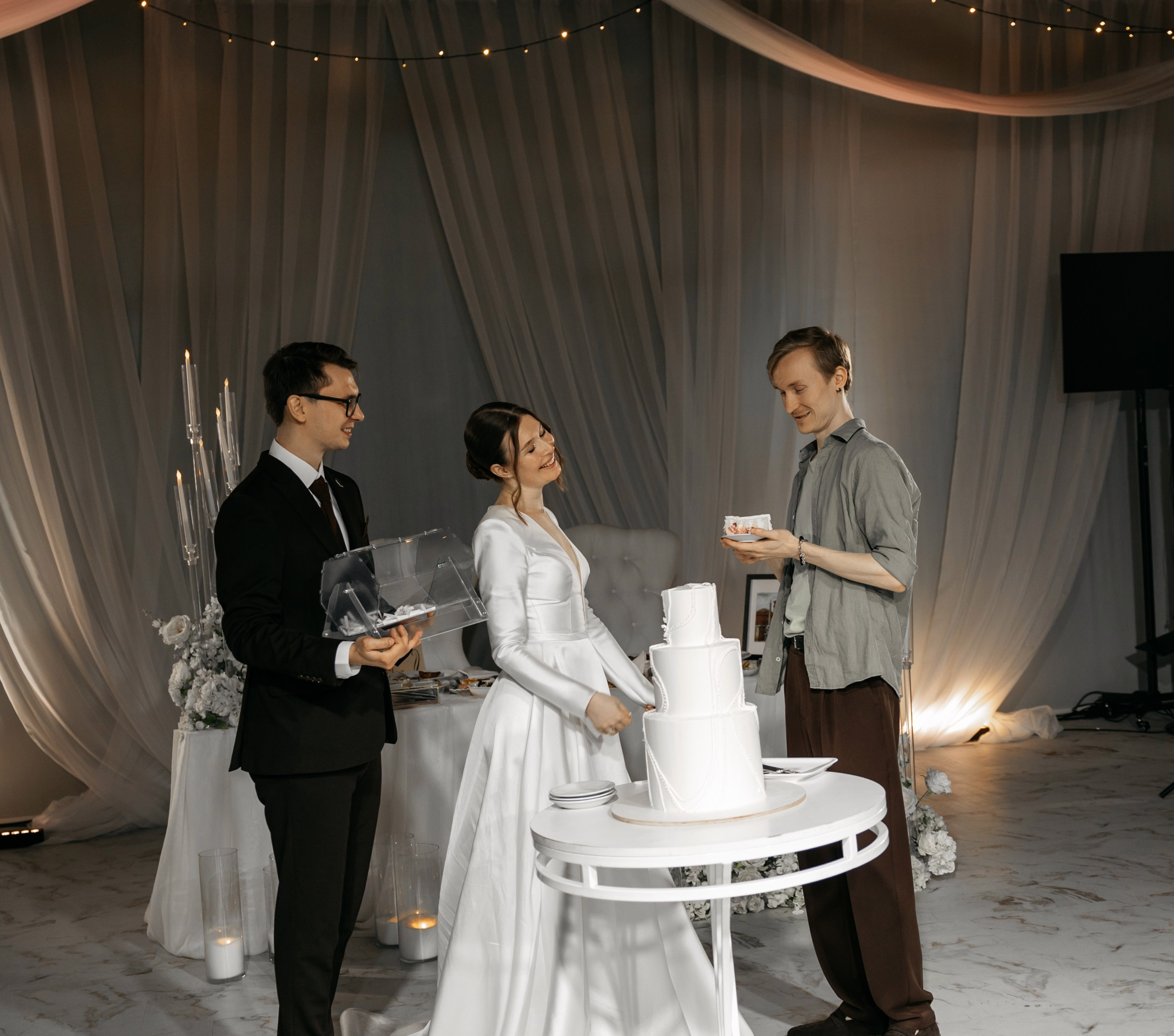 Свадебная фотосессия банкета. Свадебный и Семейный Фотограф в Гатчине и Санкт-Петербурге Виктория