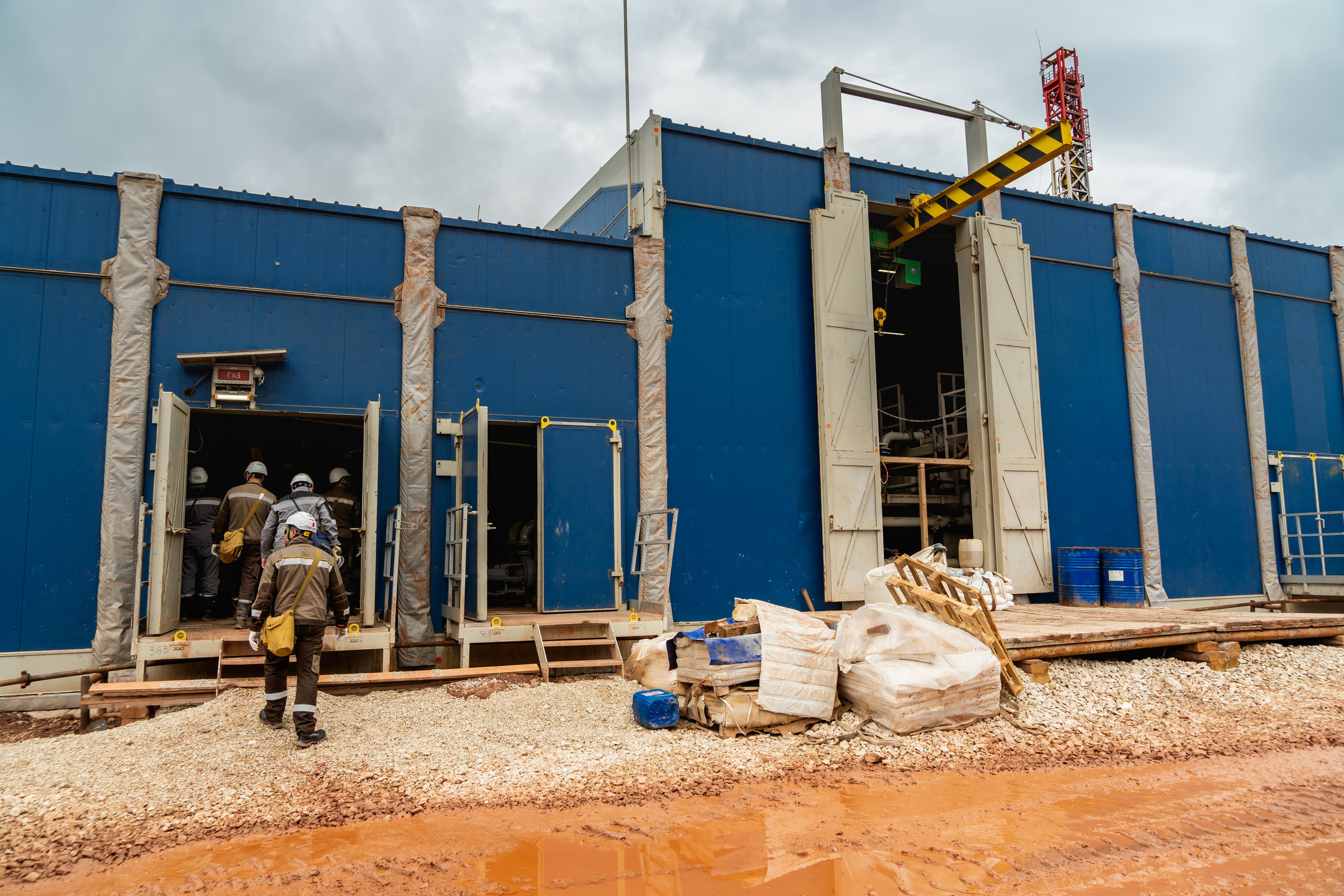 Репортажная (документальная) фотография. Занимаюсь профессиональной фотографией и живу рядом с Байкалом. Работаю в разных жанрах