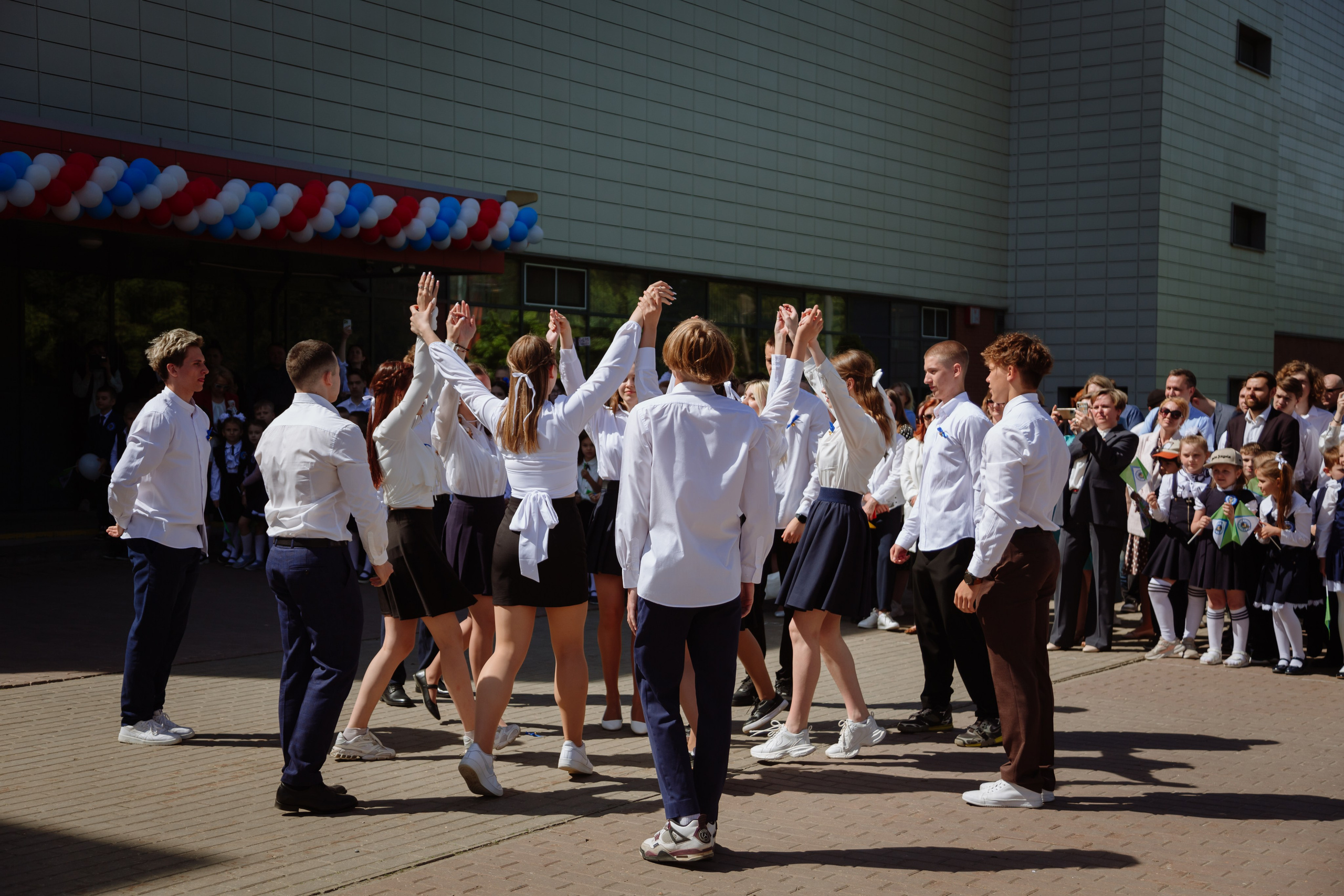 Последний звонок 2024 (2 часа фотосъемки). Профессиональный фотограф Надежда Антонова
