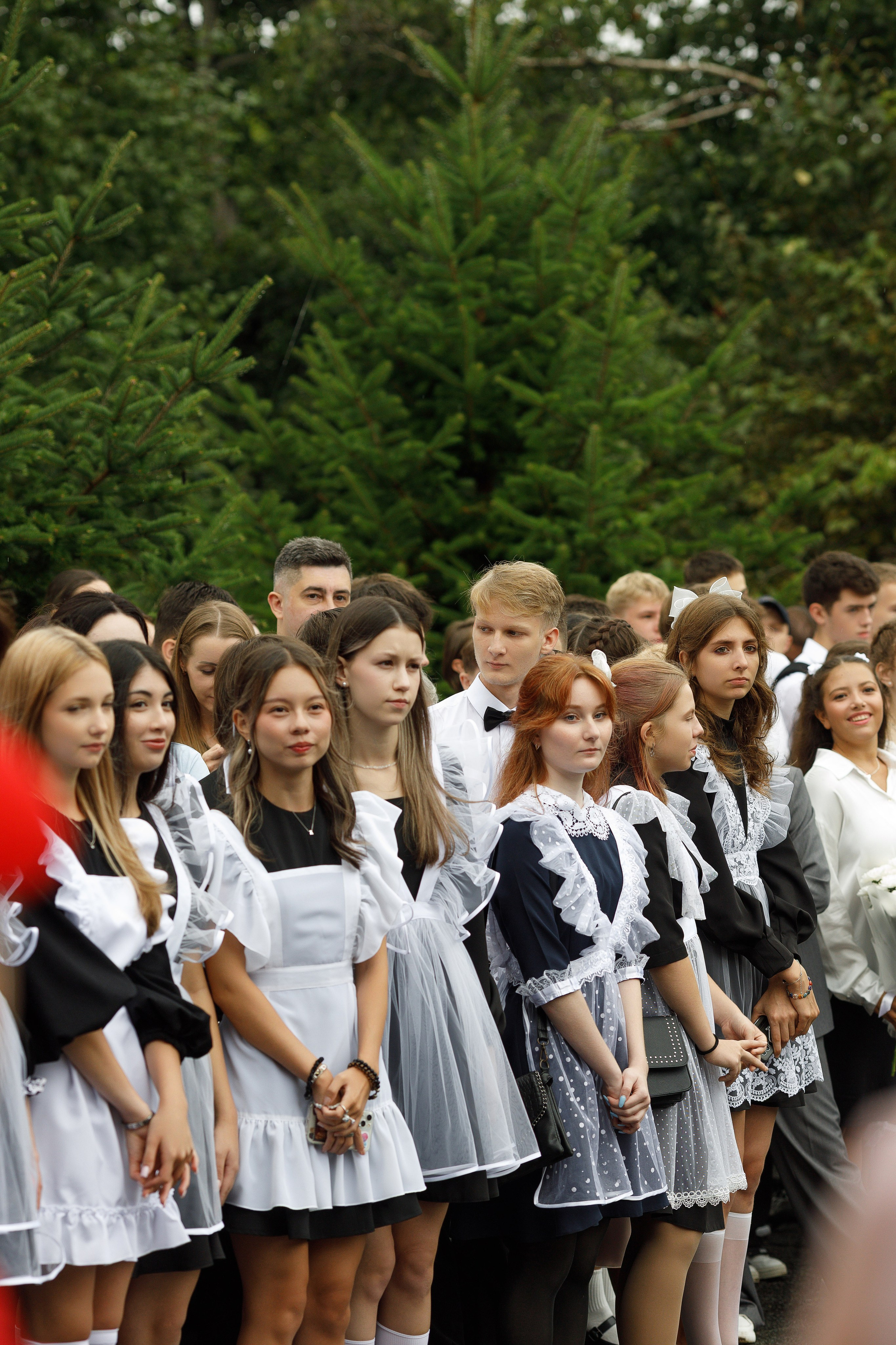 Линейка 11 клас Гимназия Артём. Photoalbum-vl.ru