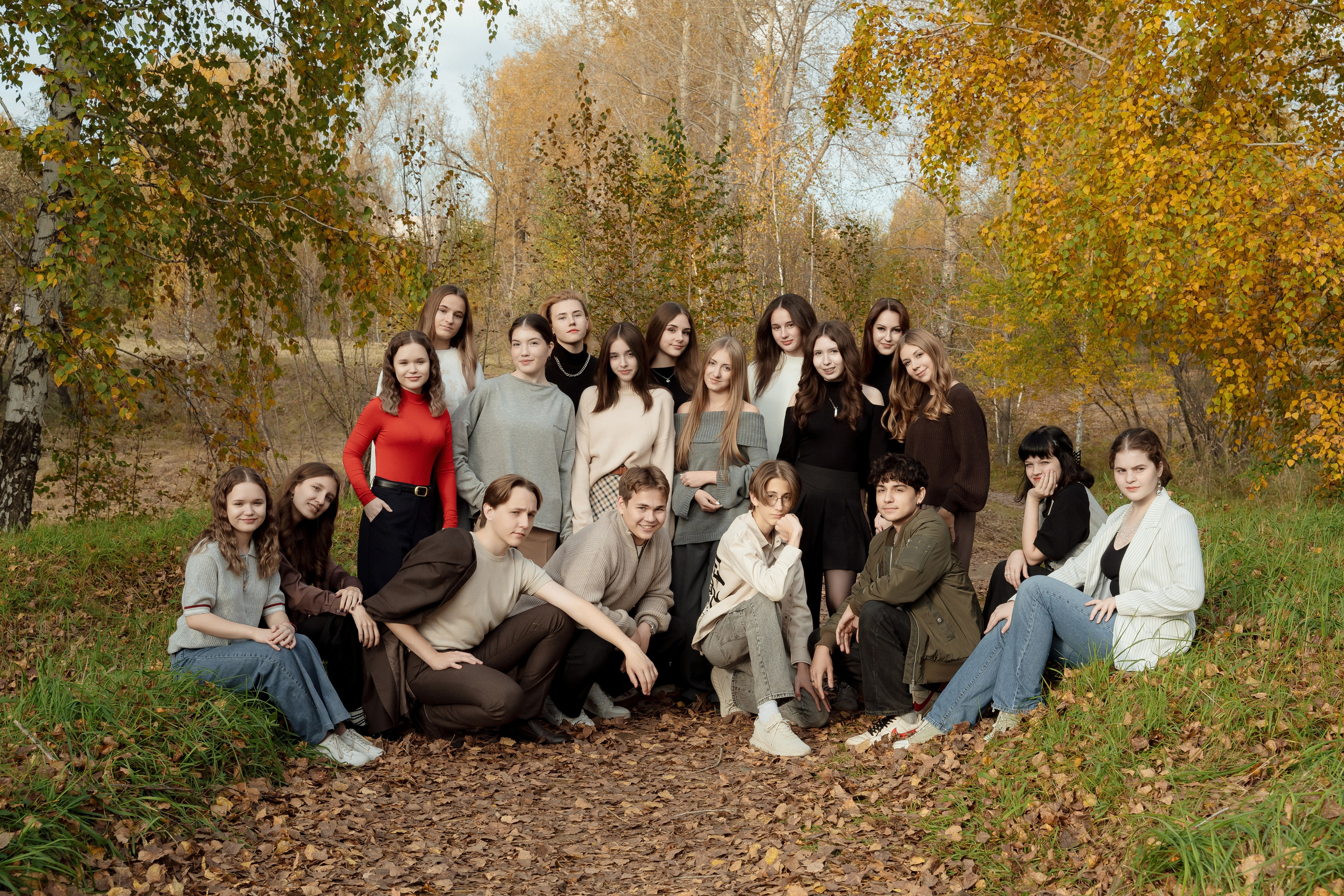 Фотосессия осенью в парке. 11 класс. Фотограф Ким Наталья в Красноярске