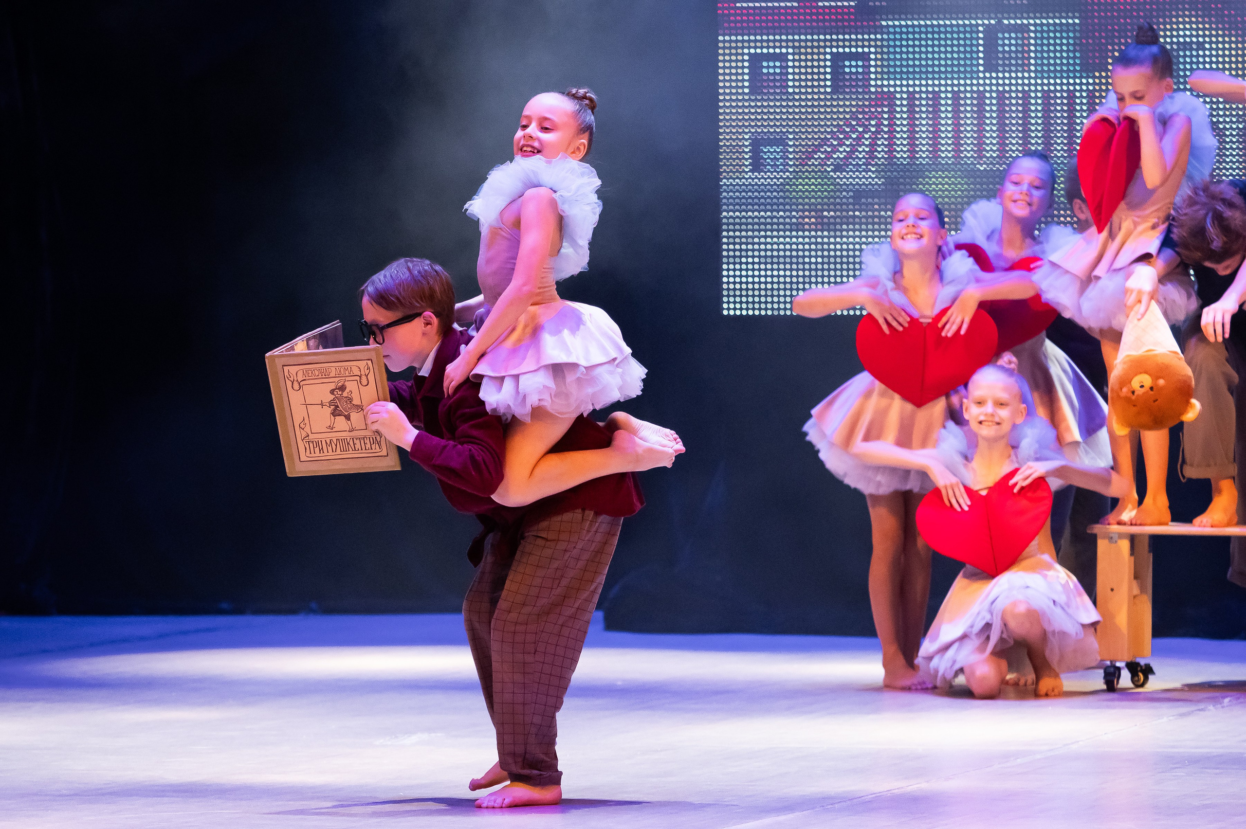 Концерт «Пространные танцы». Репортажный, семейный и детский фотограф в Пензе и Заречном Арина Ермилова. Картины барельеф на заказ