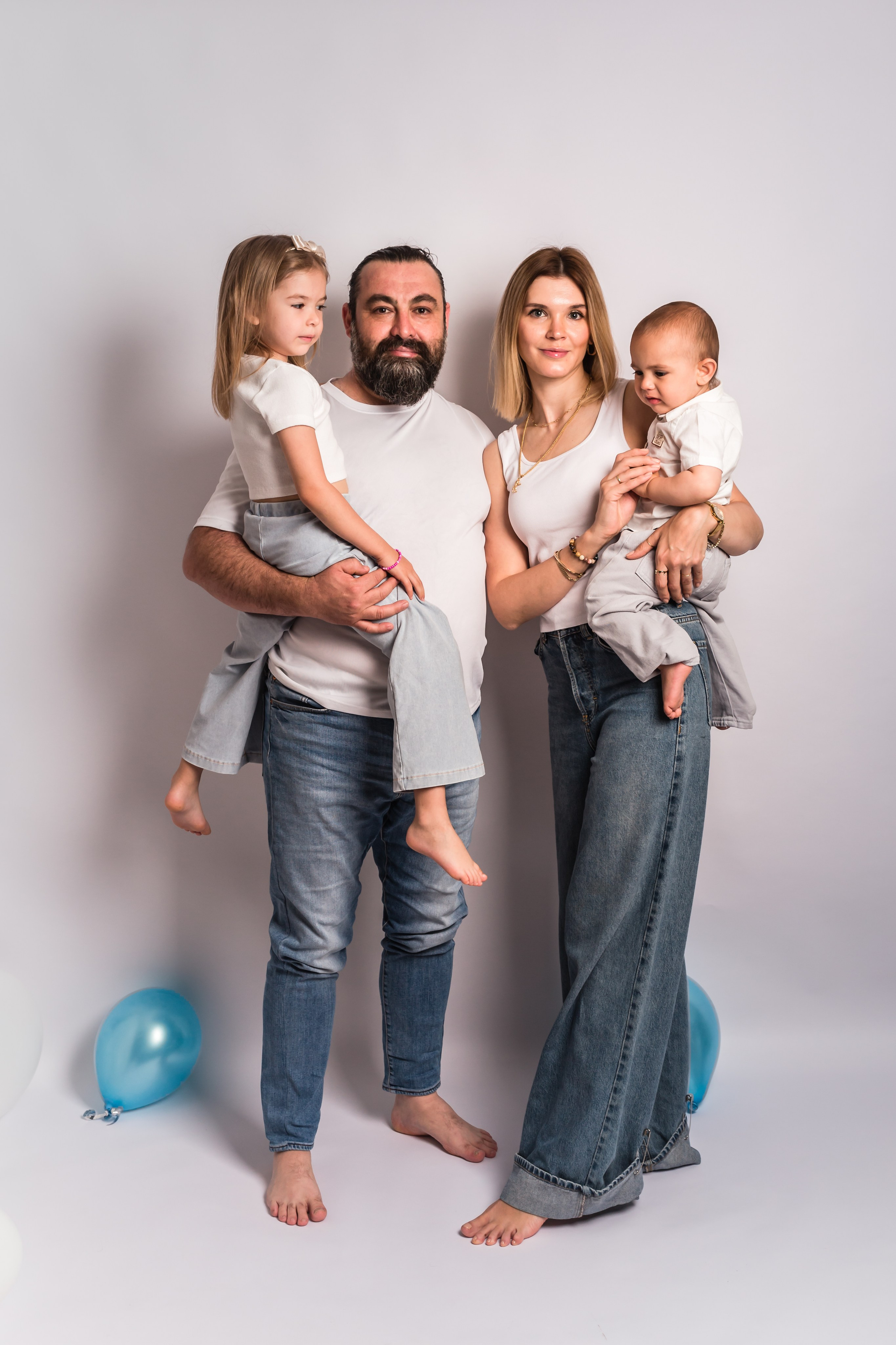 Happy family. Professional family and children’s photographer in Izmir Irina Eron