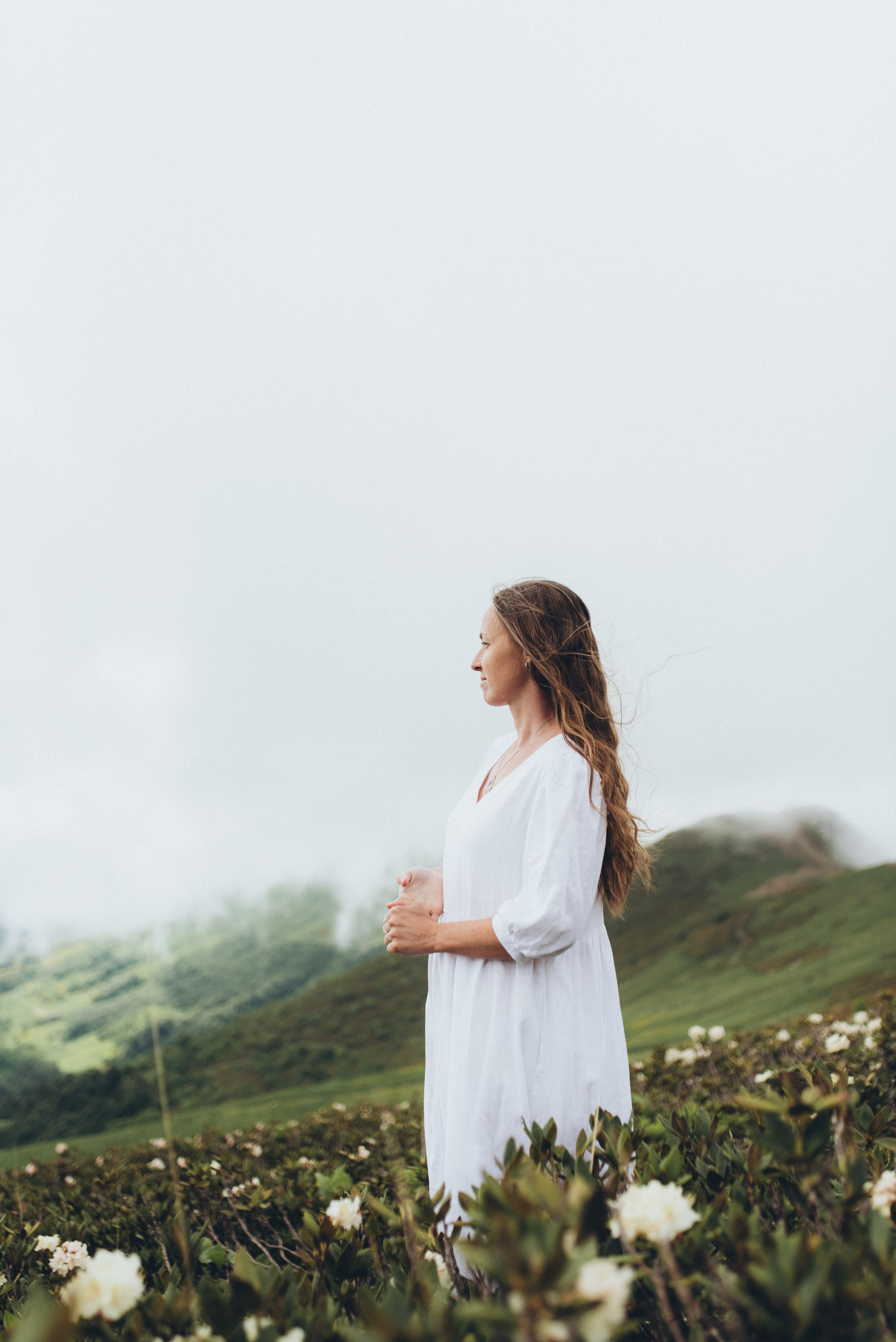 Фотосессия в горах Красной поляна Сочи цветение рододендрона. Фотограф в Сочи — Маргарита Поганова