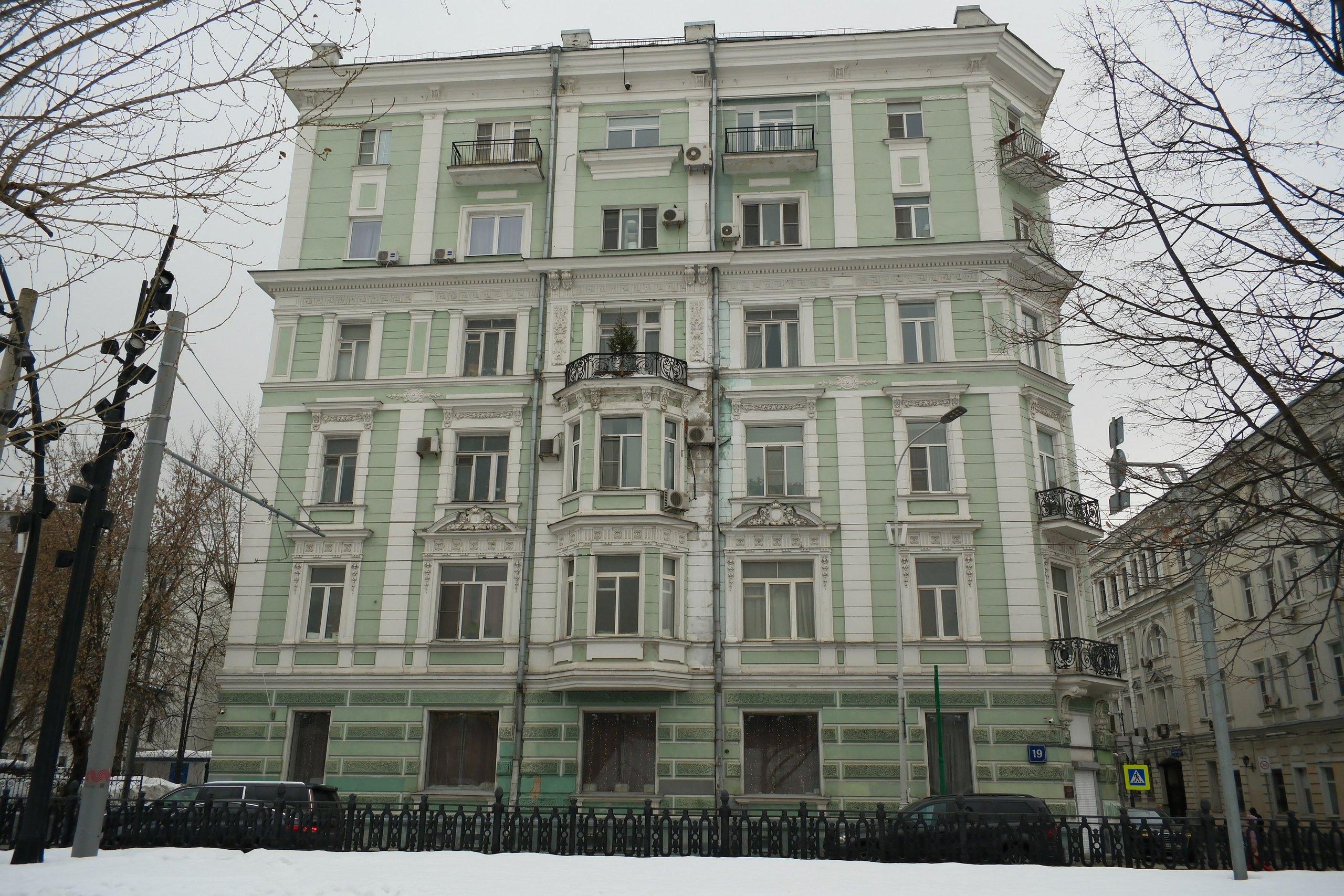 Улица, люди, жизнь…