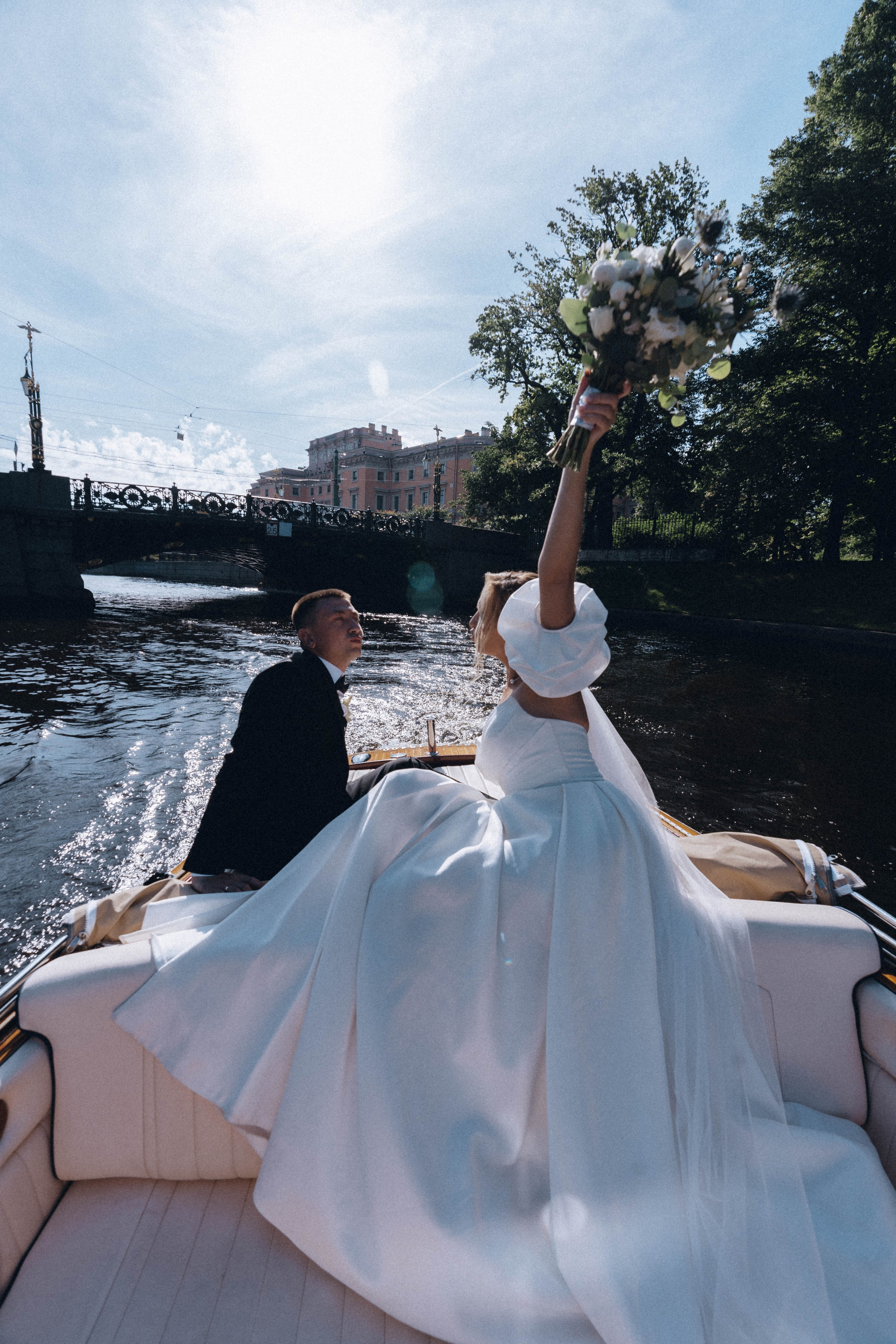 СВАДЕНБНАЯ СЬЕМКА НА КАТЕРЕ ПО КАНАЛАМ САНКТ-ПЕТЕРБУРГА И В АКВАТОРИИ НЕВЫ. Профессиональный фотограф, Санкт-Петербург — Виктория Богомолова