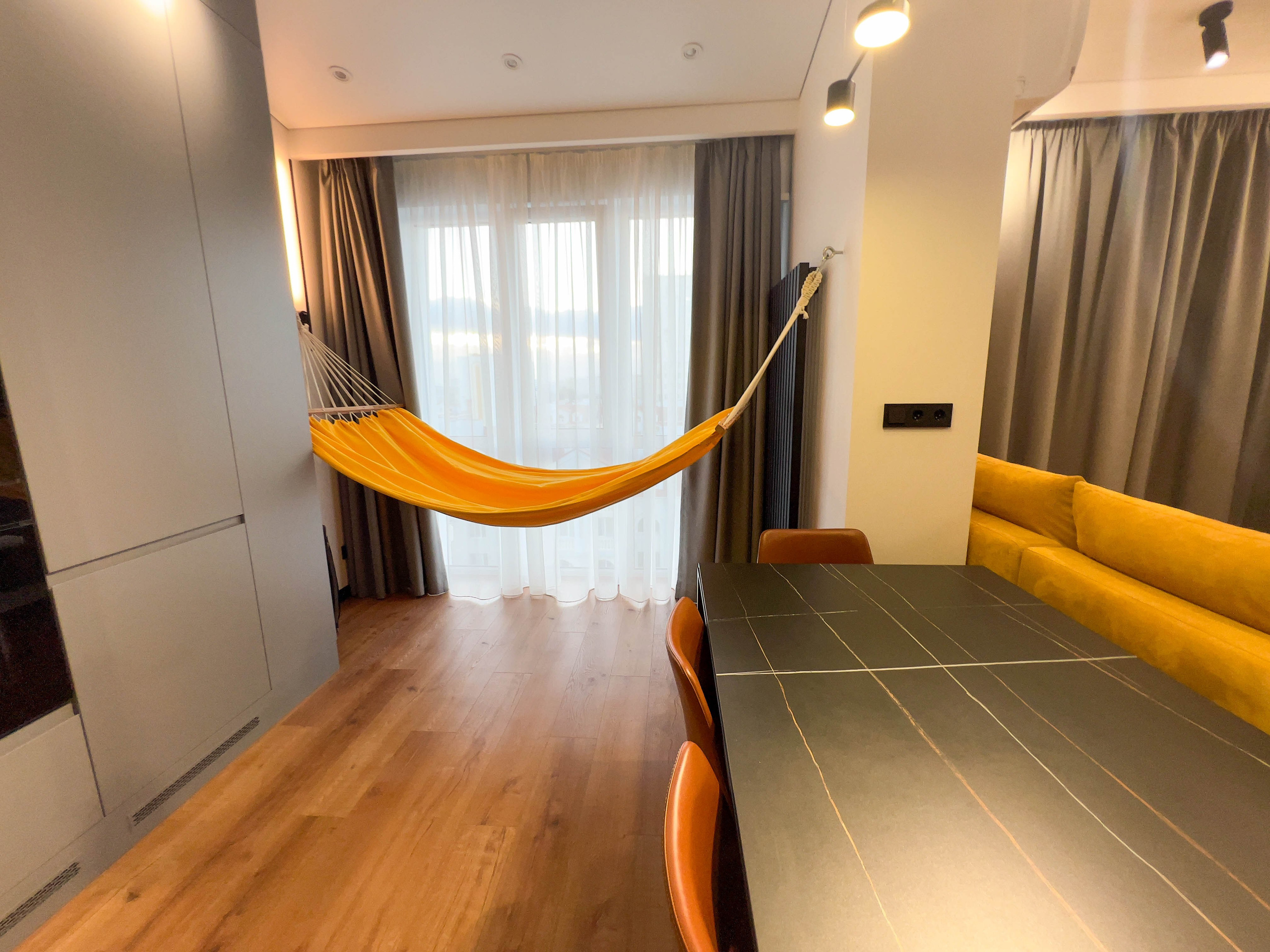 The apartment is on two levels. Fotograf Dmitrii Donets