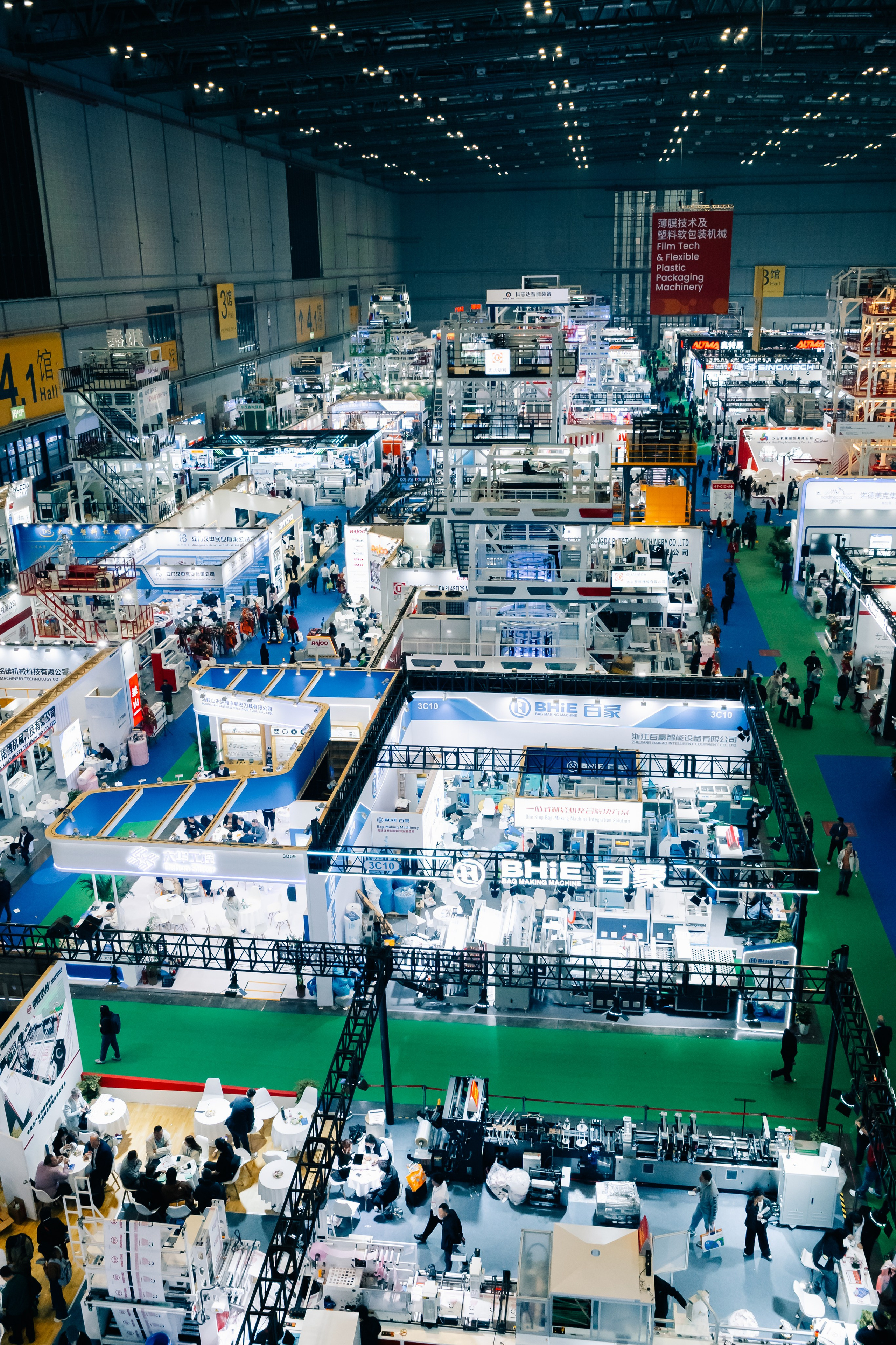 Фото и видеосъемка на выставке CHINAPLAS в Шанхае с компанией VZLP, репортаж, фотограф в Шанхае.