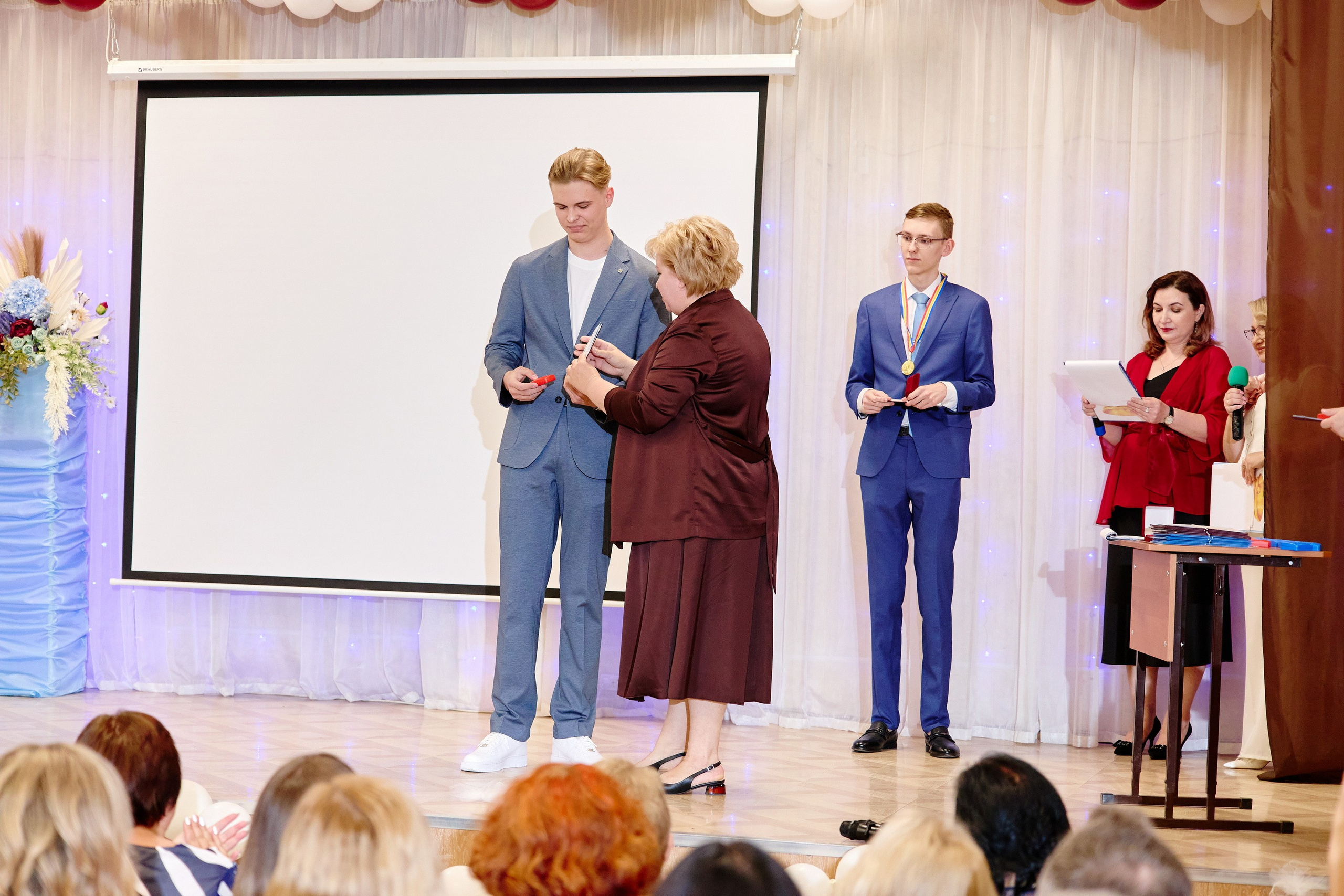 Выпускной 35 Сош. Фотограф Выпускные альбомы Таганрог Сергей Коробченко