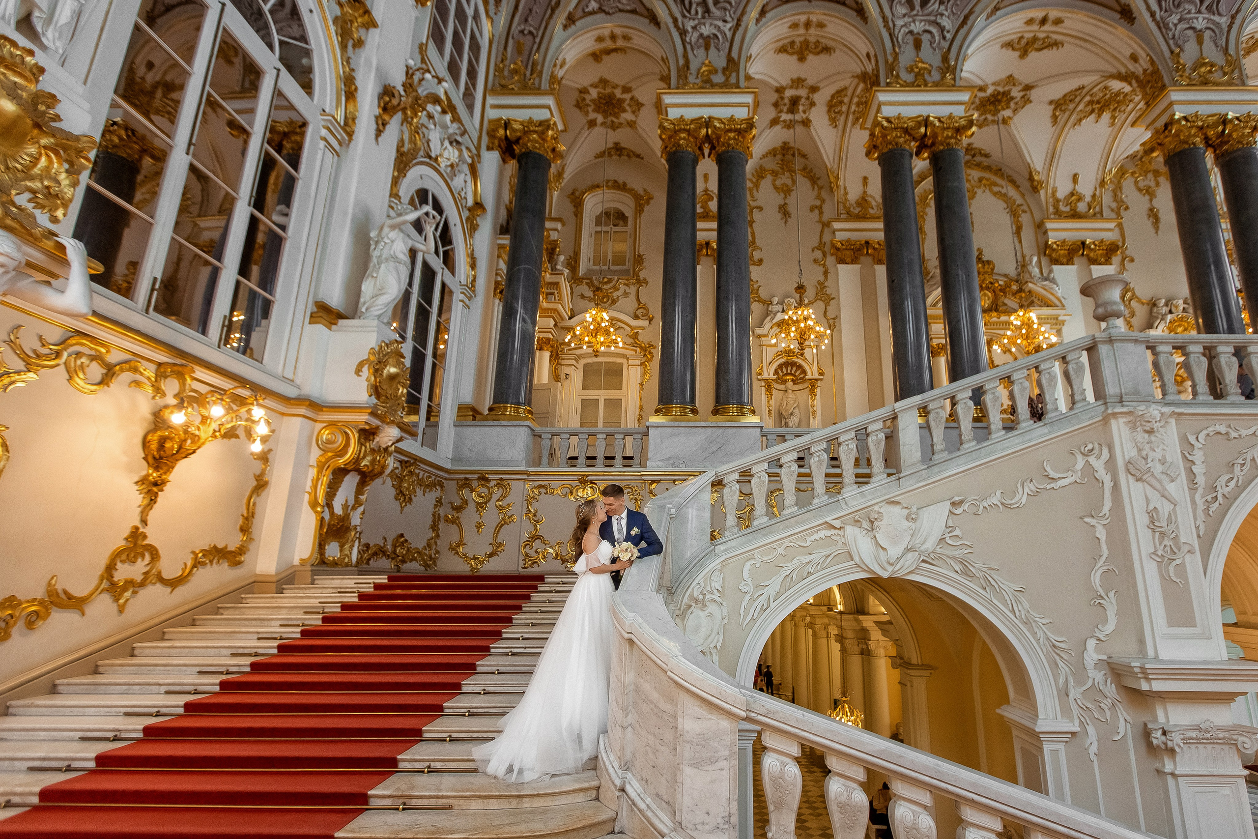 Свадебная фотосессия в Эрмитаже. Свадебный и семейный фотограф Алексей Аверин