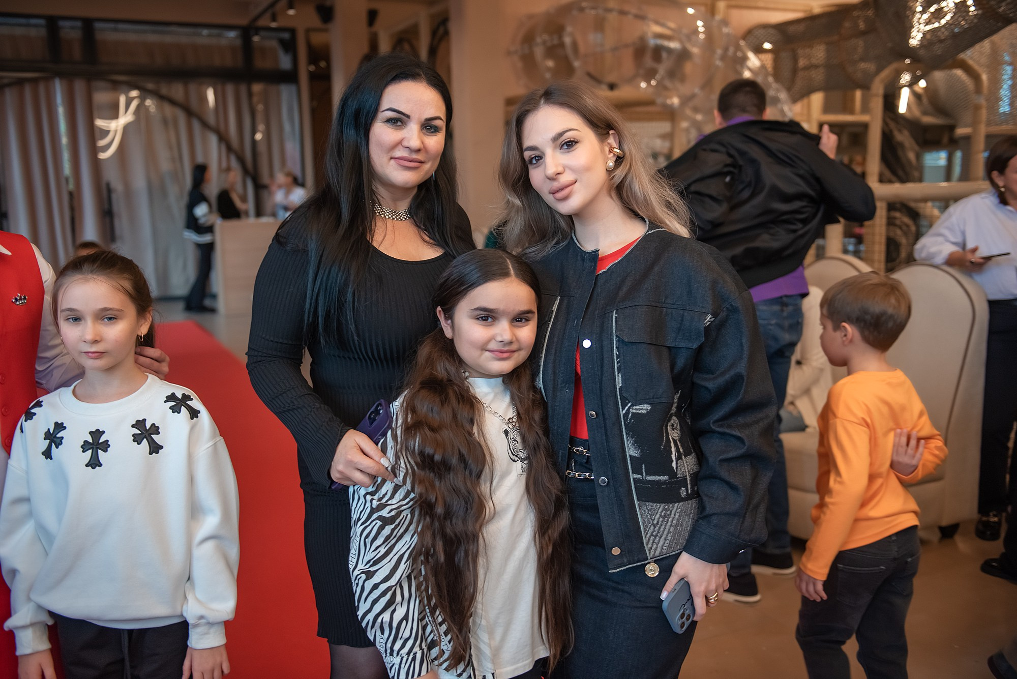 HAPPYkids дефиле в день мамы. Семейный и коммерческий фотограф в Сочи Александр Бодунов
