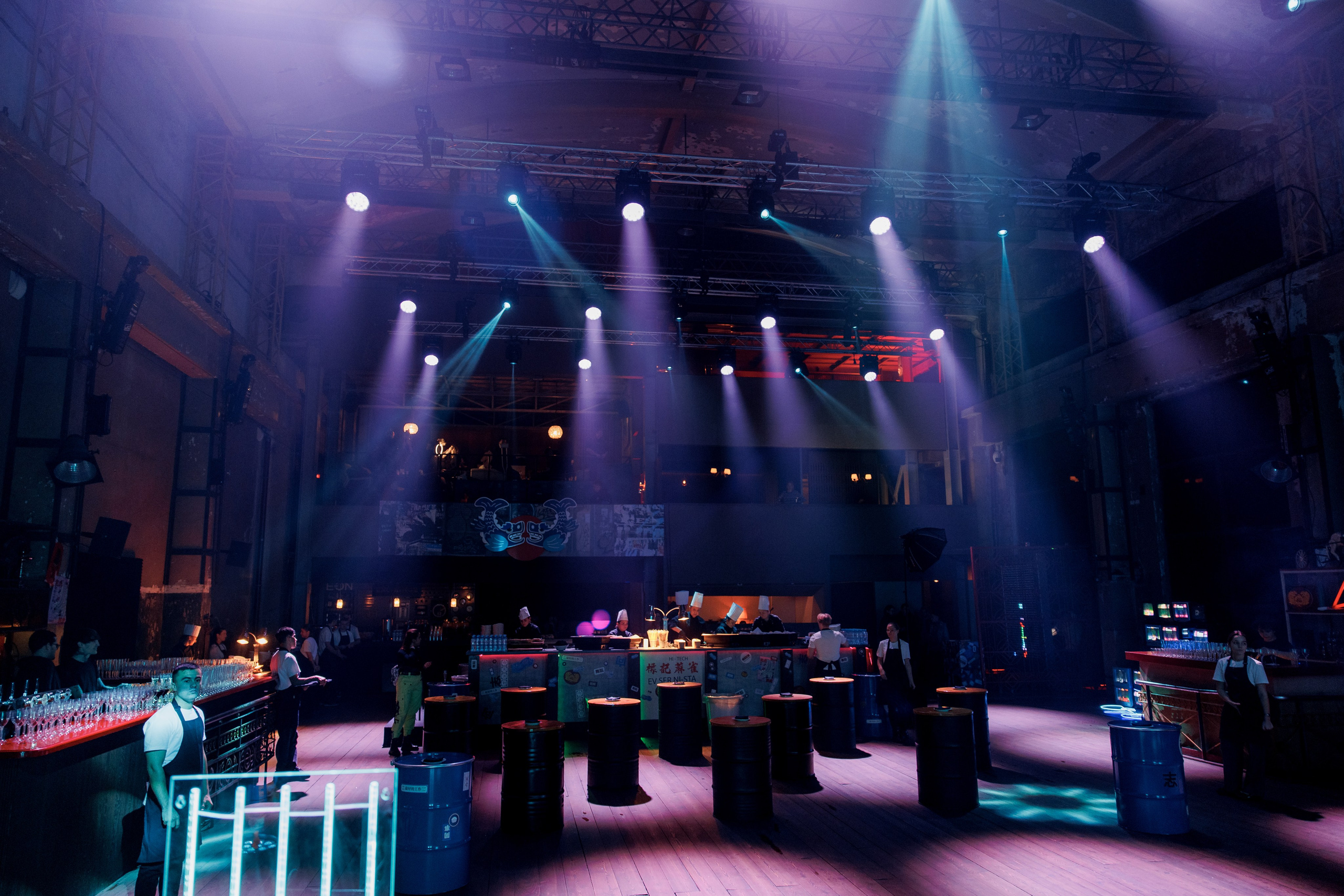 Hitech / Мутабор «Дельфин». Свадебный и семейный фотограф