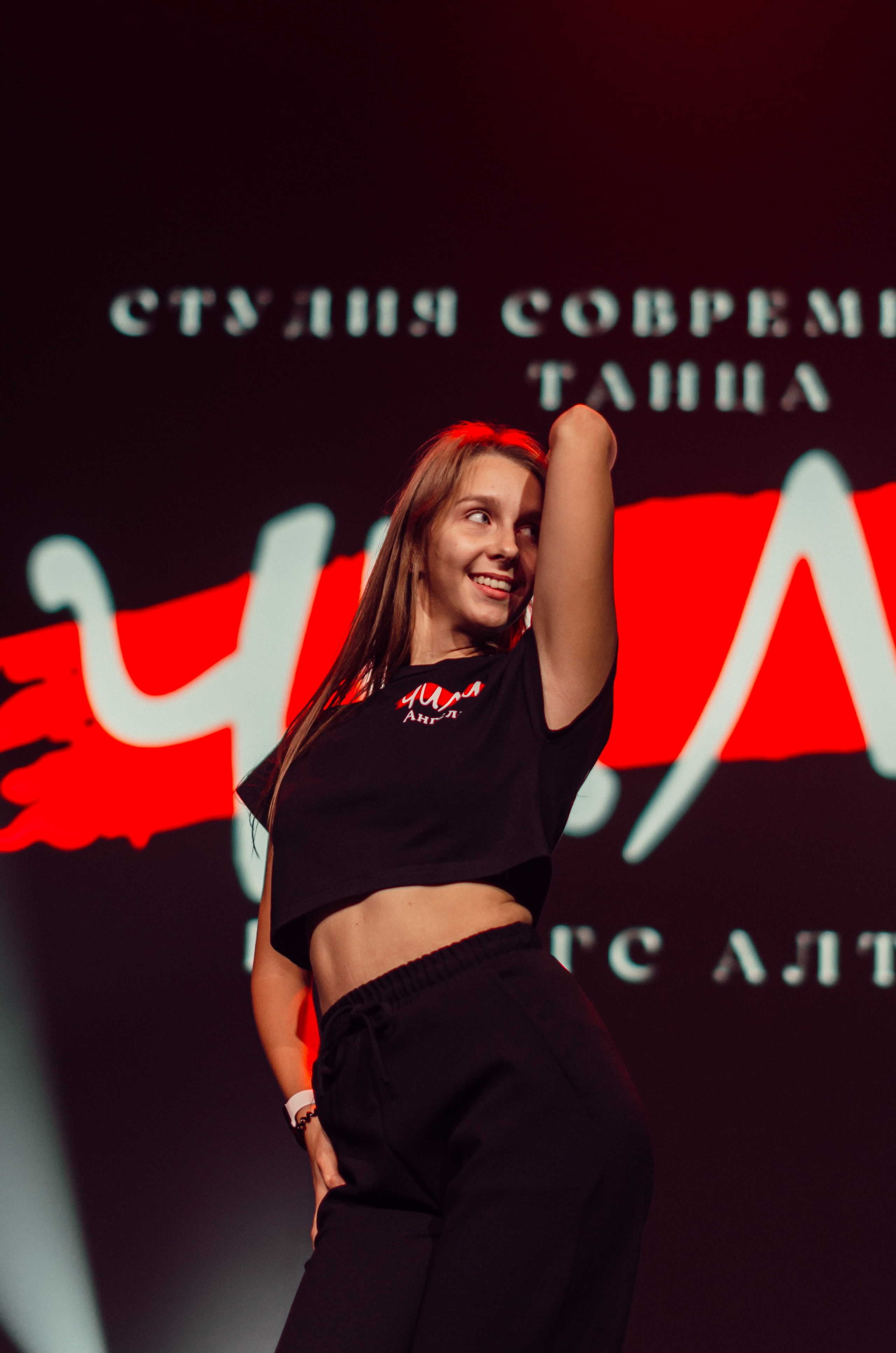 Групповая фотосъемка танцевального коллектива. Денисова Аля — фотограф для парных съемок и индивидуальных историй в Барнауле