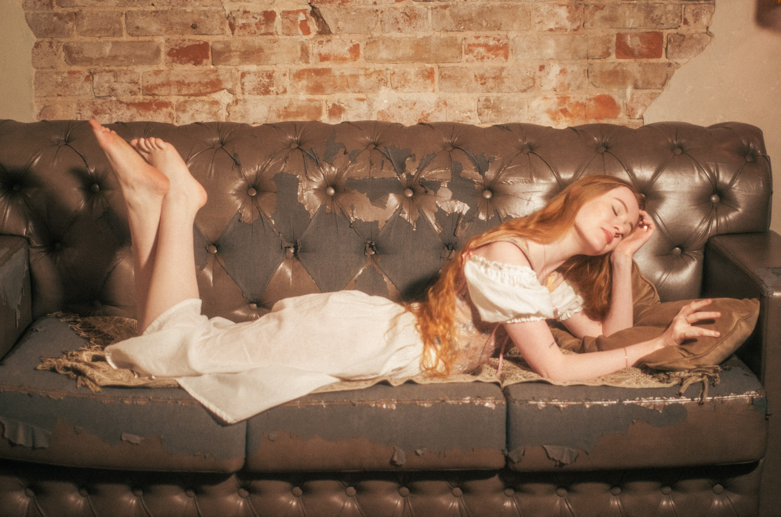 Героиня романа. Денисова Аля — фотограф для парных съемок и индивидуальных историй в Барнауле