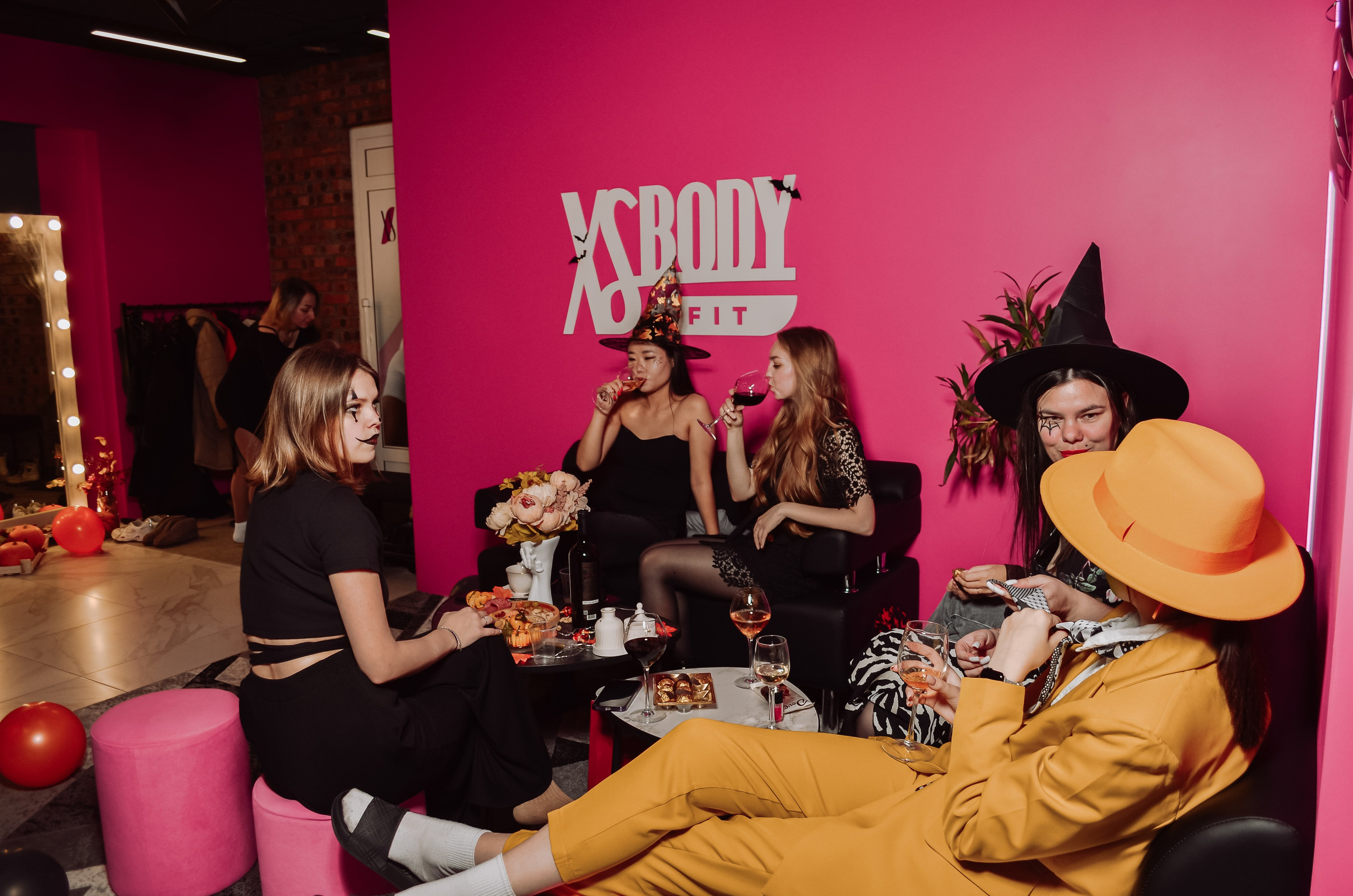 Фоторепортаж мероприятия в фитнес-клубе. Денисова Аля — фотограф для парных съемок и индивидуальных историй в Барнауле