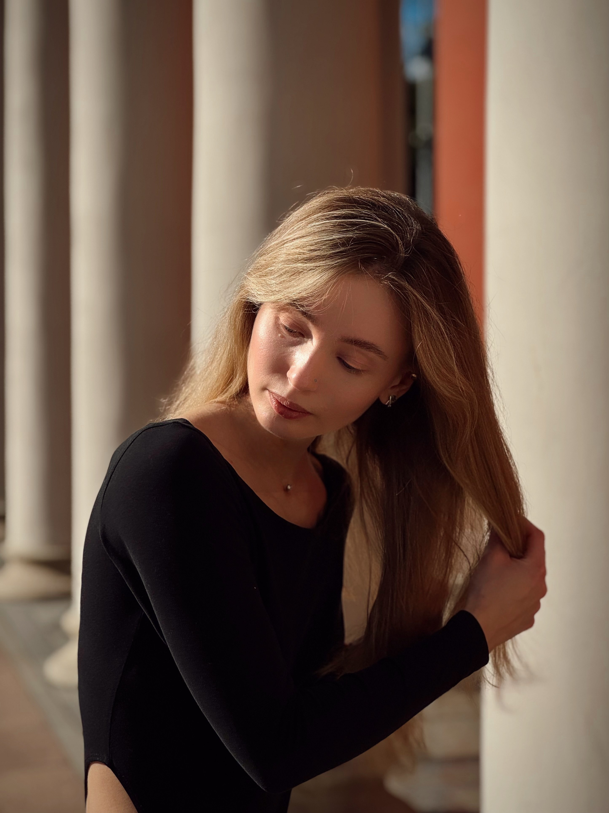 Среди колонн. Фотограф видеограф в Москве и Московской области Саша Секрет