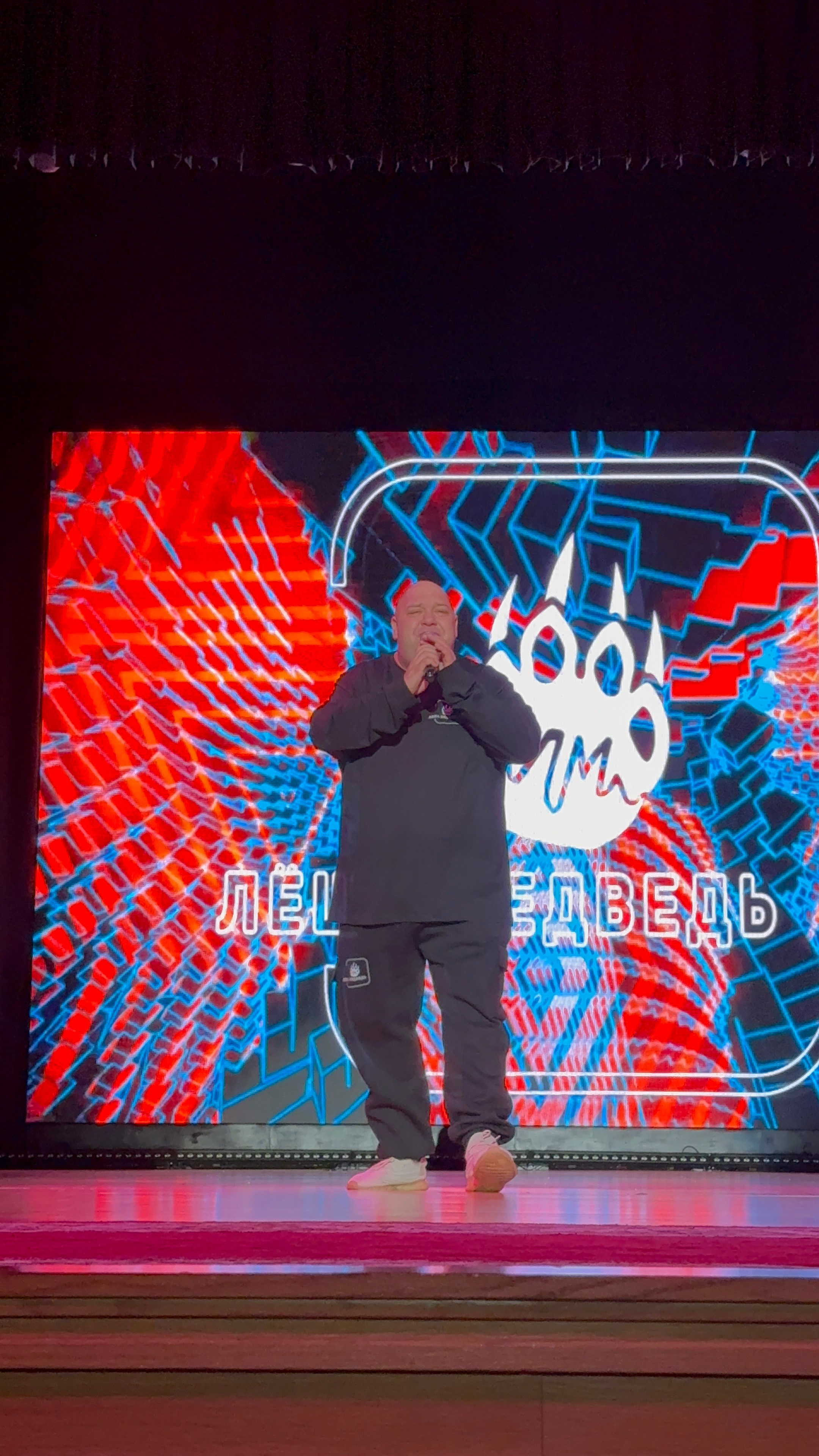 Фото с концерта не помню где)