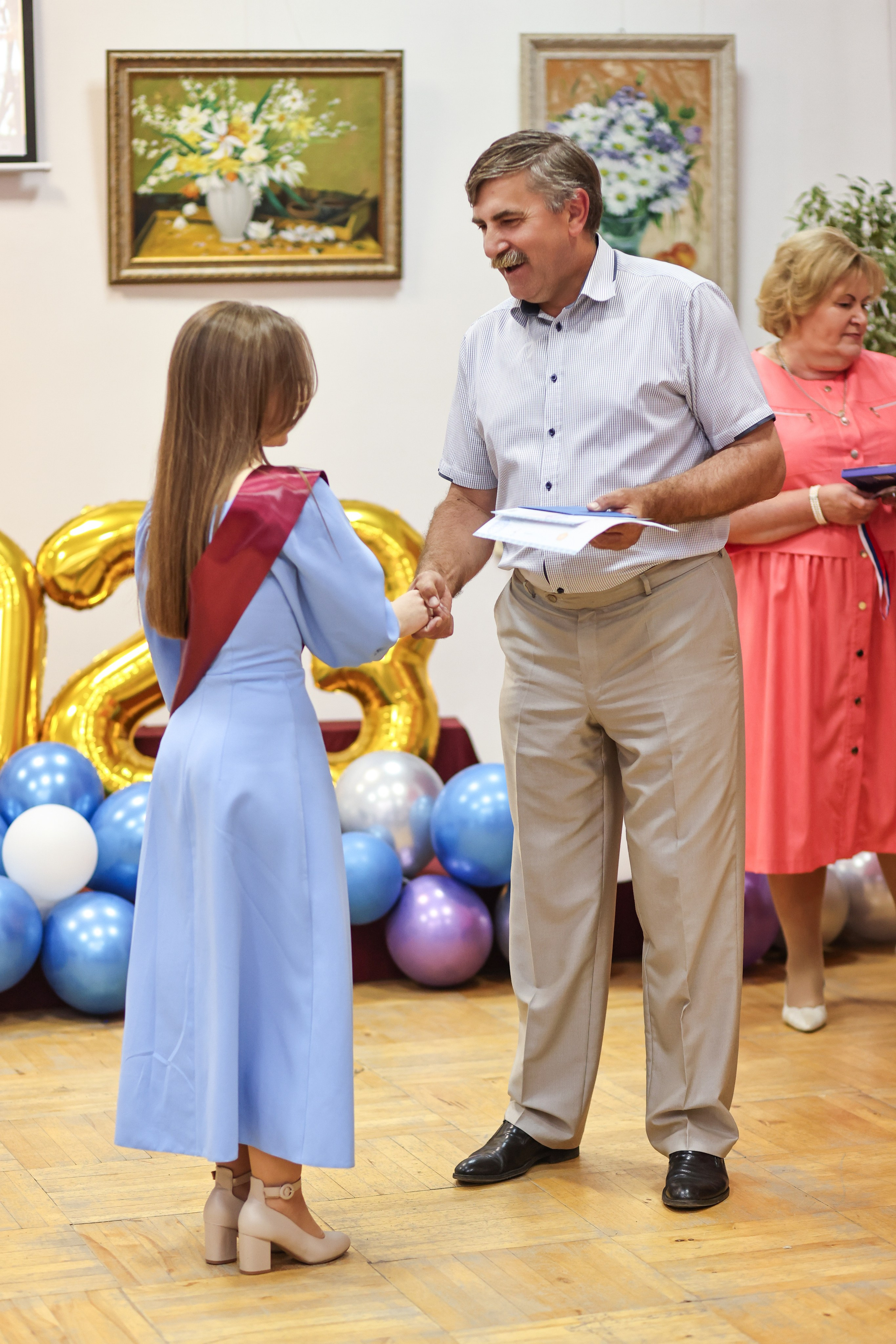 Вручение аттестатов. Школа № 7, выпускники 11 класса 2023 г. Студия выпускных альбомов Остров