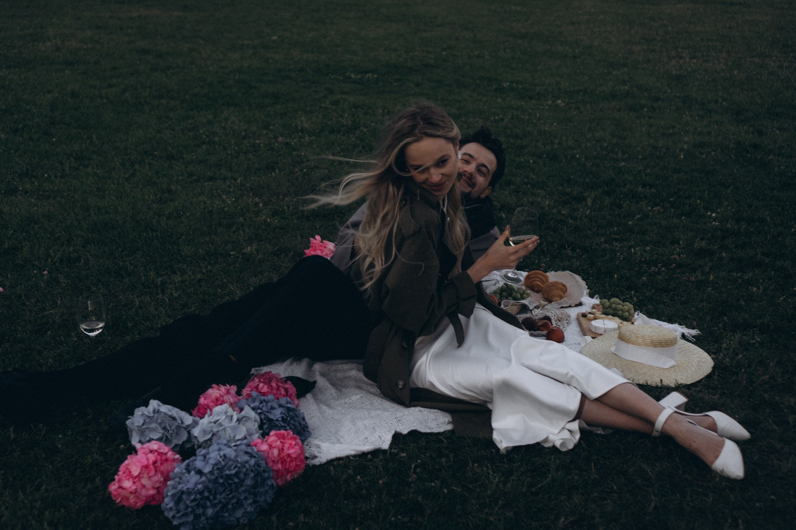 СВАДЕБНАЯ СЬЕМКА ПАРЫ НА РАССВЕТЕ В БЕЛЫЕ НОЧИ И ПРОГУЛКА С РАЗВОДНЫМИ МОСТАМИ И ПИКНИК ВОЗЛЕ ИСАКИЕВСКОГО СОБОРА. Профессиональный фотограф, Санкт-Петербург — Виктория Богомолова