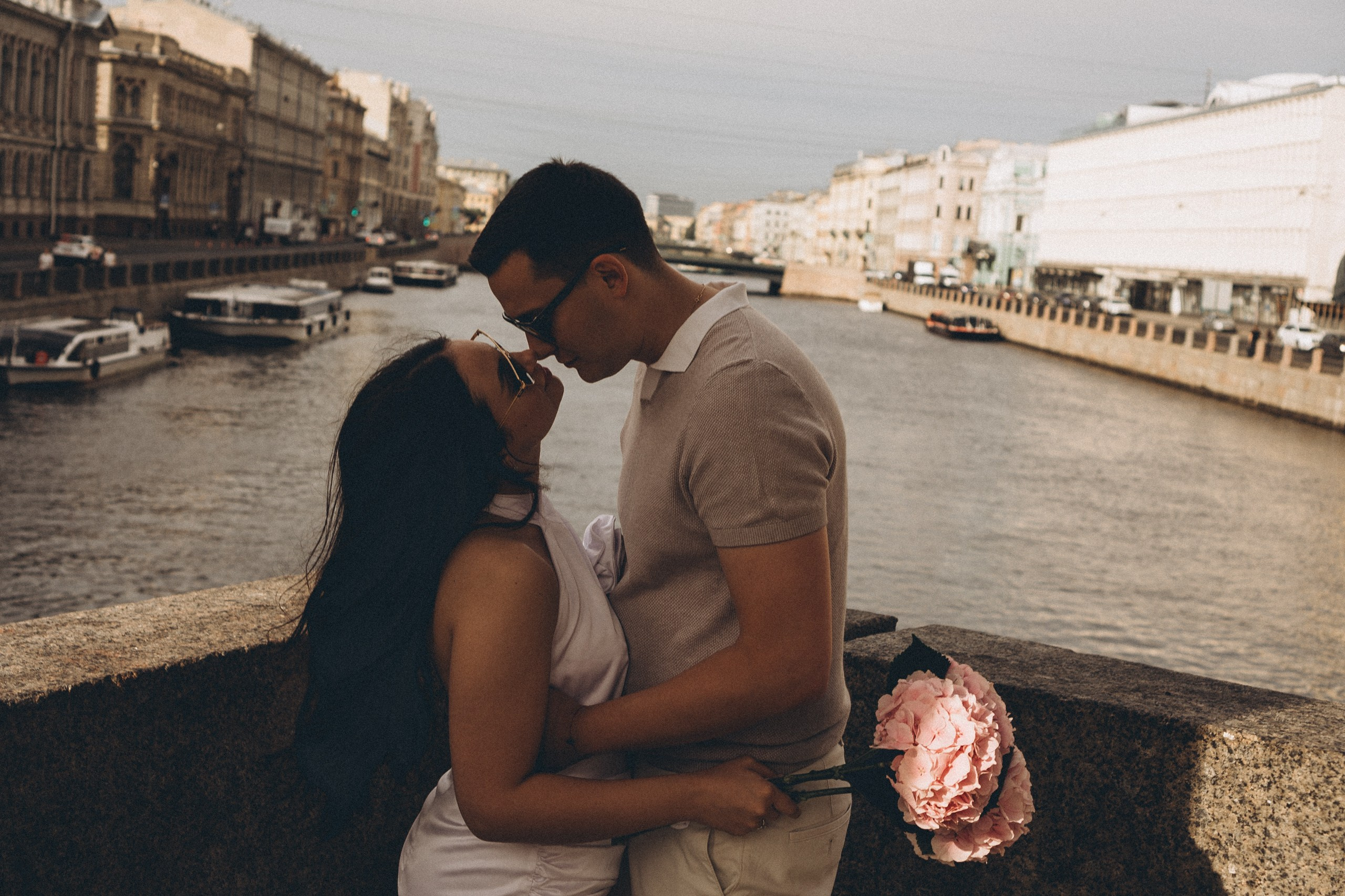 СВАДЕНБНАЯ СЬЕМКА НА КАТЕРЕ ПО КАНАЛАМ САНКТ-ПЕТЕРБУРГА И В АКВАТОРИИ НЕВЫ. Профессиональный фотограф, Санкт-Петербург — Виктория Богомолова