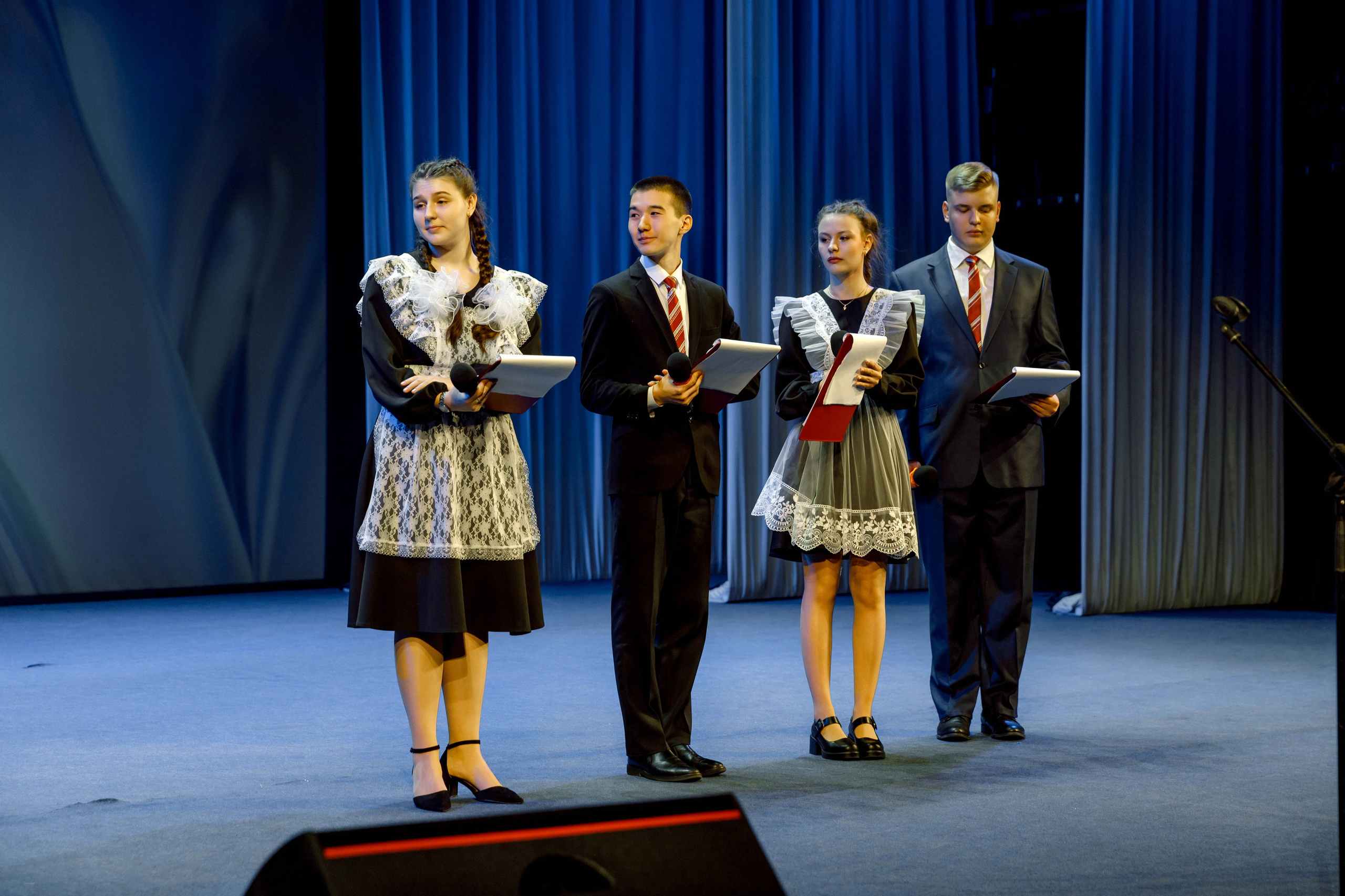 Гимназия 25 — последний звонок (Драм Театр). Свадебный фотограф Иркутск, репортажный фотограф Иркутск