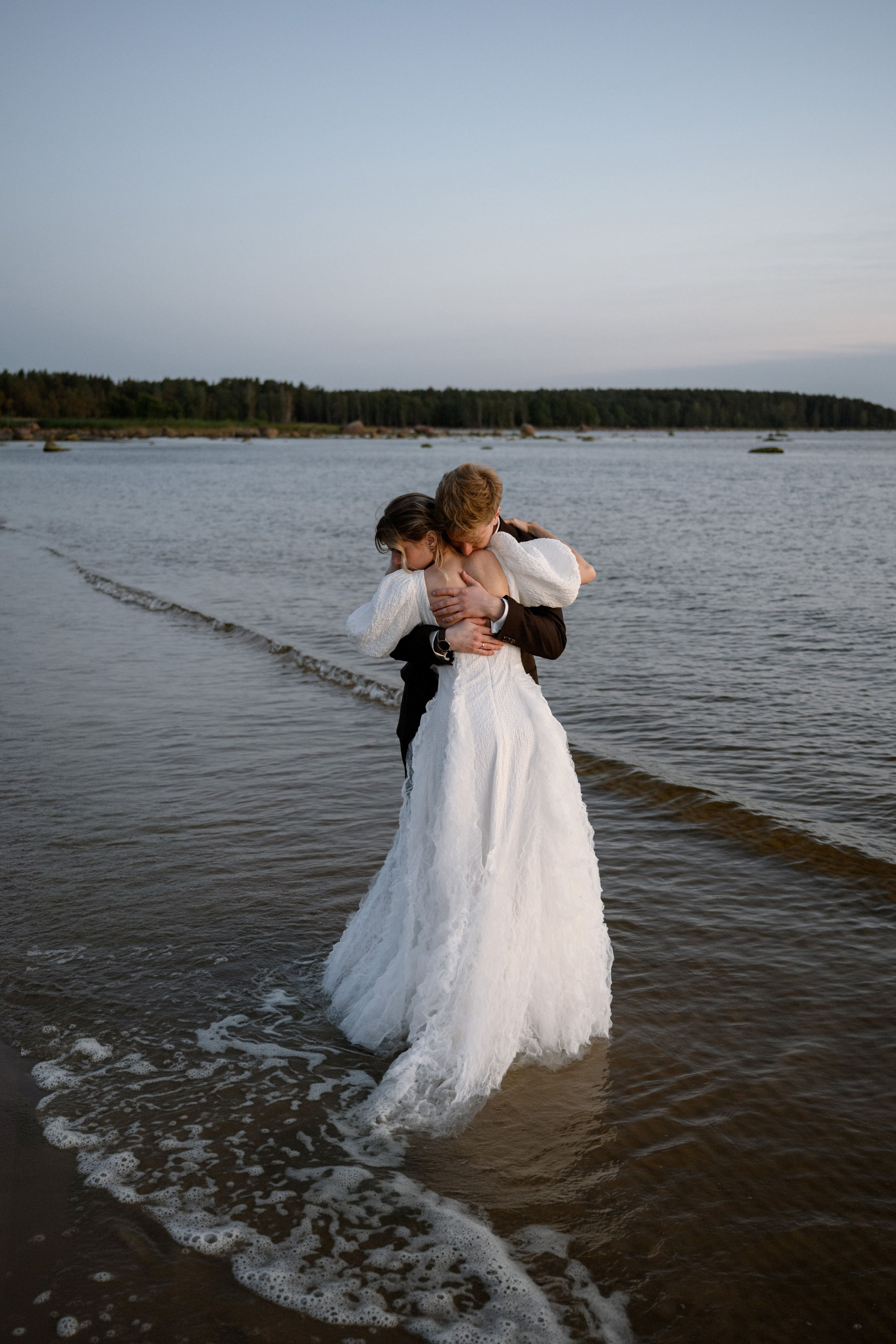 На берегу залива. Свадебный фотограф в Санкт-Петербурге, Москве, СПб Сергей Поддубный