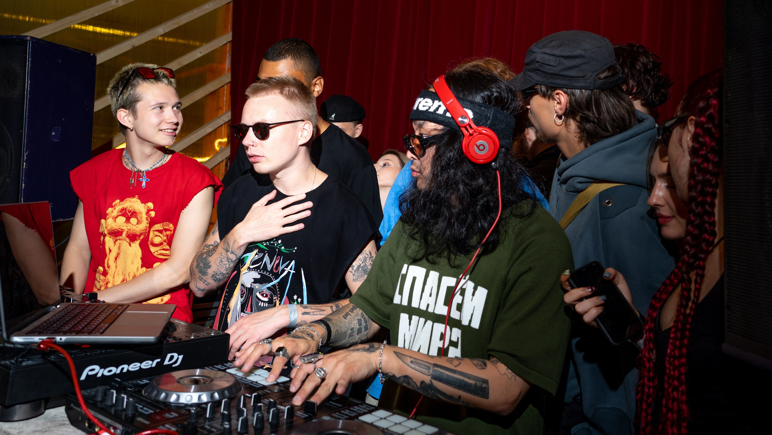 Plast X Vibe Room. Коммерческий и репортажный фотограф в Санкт-Петербурге — Туся Сушка